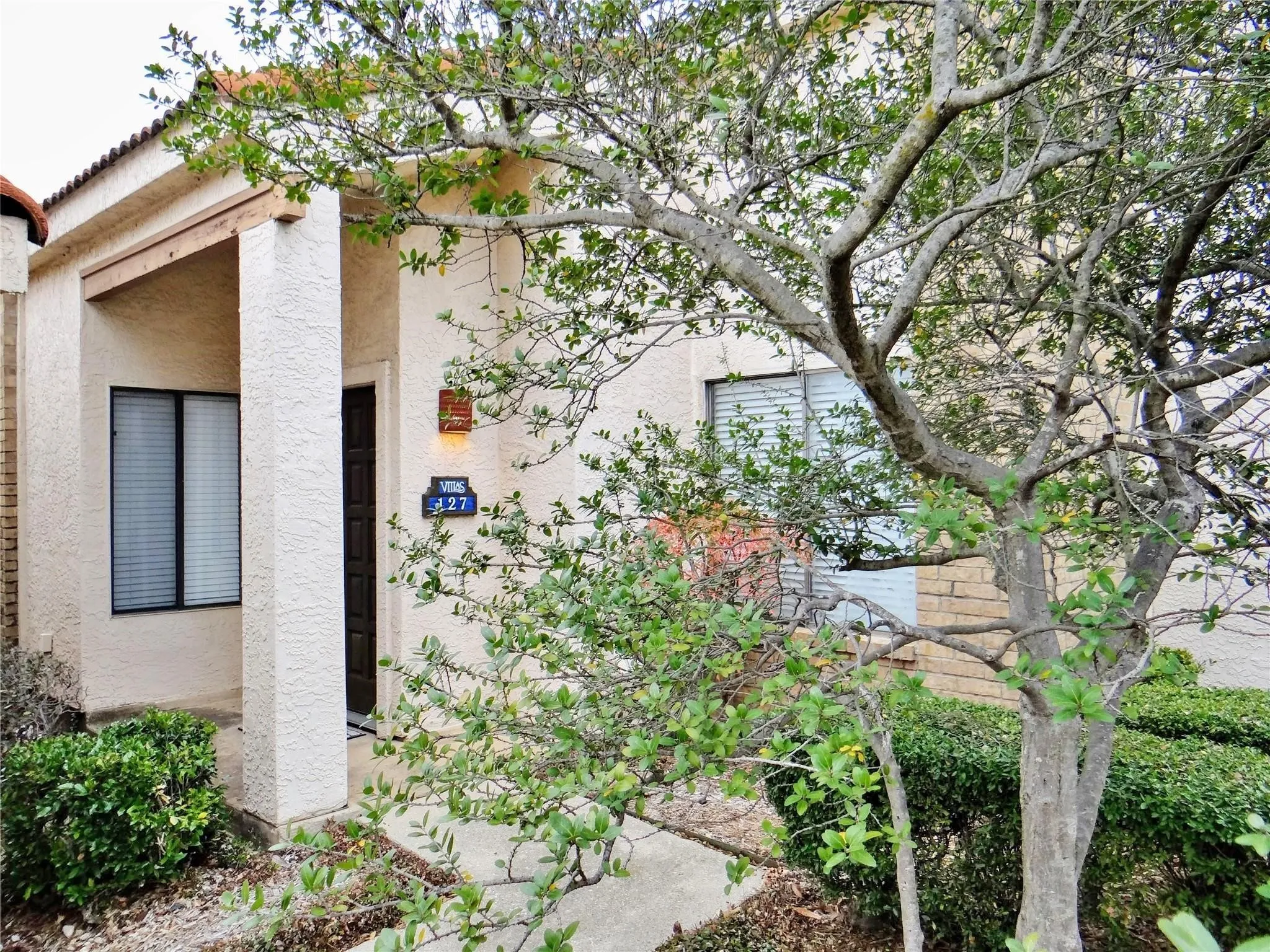 Townhouse For Rent in Dallas County , 517 Ranch Trail 127, Irving, Texas 75063, 2 Bedroom, 2 Bathroom, 1 Garage spaces, 1,189 Sqft, built in 1985, mls#21402826, Real Estate Agent in Irving, Homes For Rent in Dallas county, Homes For Rent in Irving, Realtor in Irving Texas, Real Estate Brokerage Independent Realty Texas, Luminita Cordes Realtor