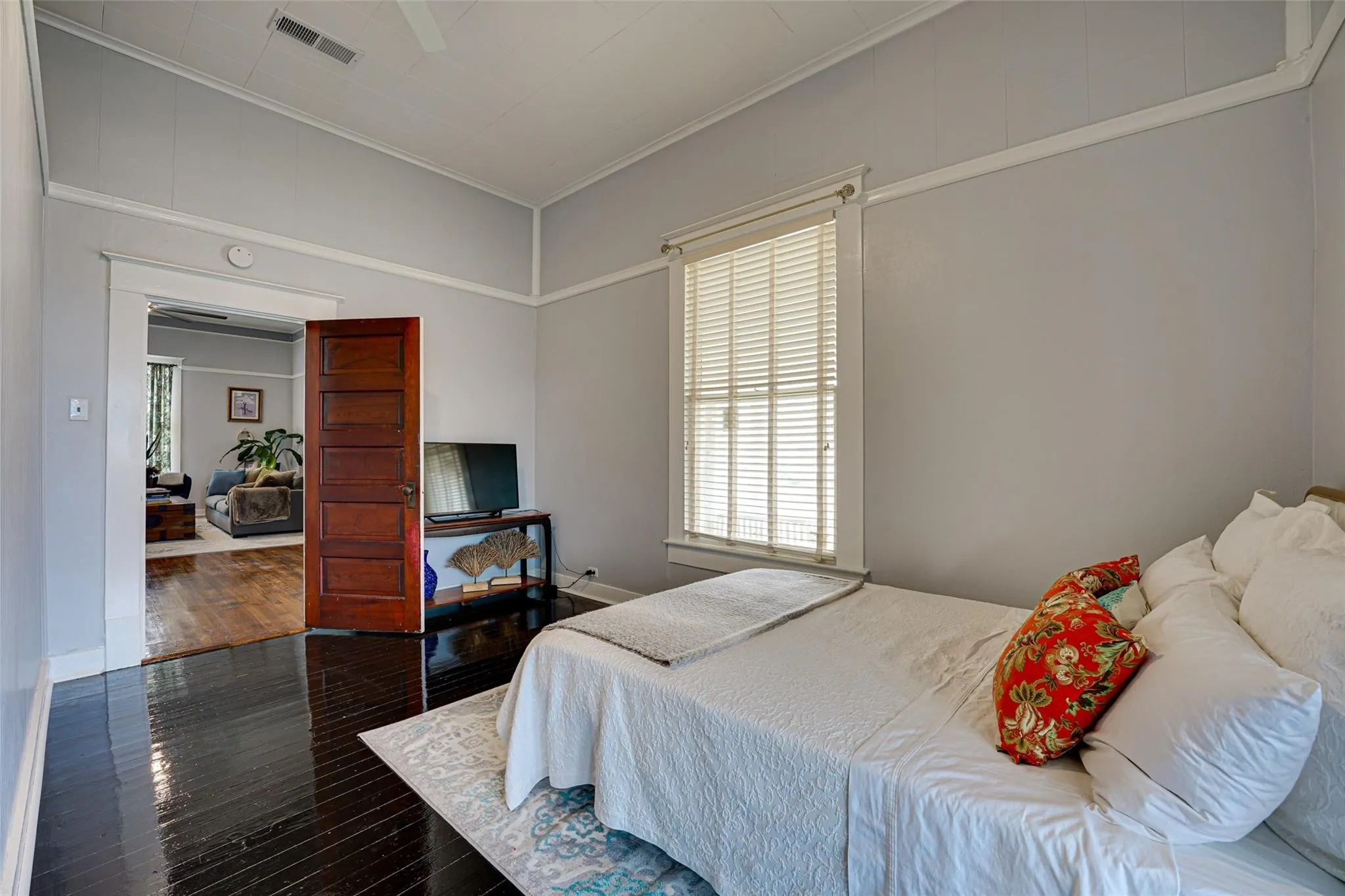 Single Family Residence For Sale in Hunt County , 1515 Caddo Street, Commerce, Texas 75428, 3 Bedroom, 2 Bathroom, 1 Garage spaces, 2,497 Sqft, built in 1912, mls#21402827, Real Estate Agent in Commerce, Homes For Sale in Hunt county, Homes For Sale in Commerce, Realtor in Commerce Texas, Real Estate Brokerage Independent Realty Texas, Luminita Cordes Realtor