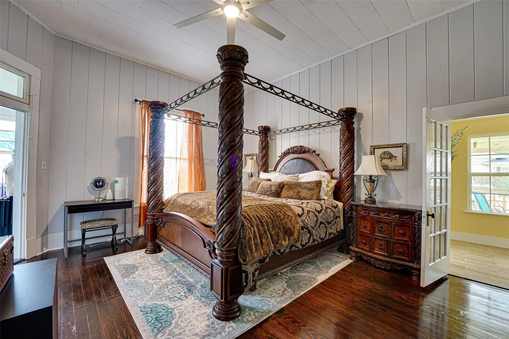 Single Family Residence For Sale in Hunt County , 1515 Caddo Street, Commerce, Texas 75428, 3 Bedroom, 2 Bathroom, 1 Garage spaces, 2,497 Sqft, built in 1912, mls#21402827, Real Estate Agent in Commerce, Homes For Sale in Hunt county, Homes For Sale in Commerce, Realtor in Commerce Texas, Real Estate Brokerage Independent Realty Texas, Luminita Cordes Realtor