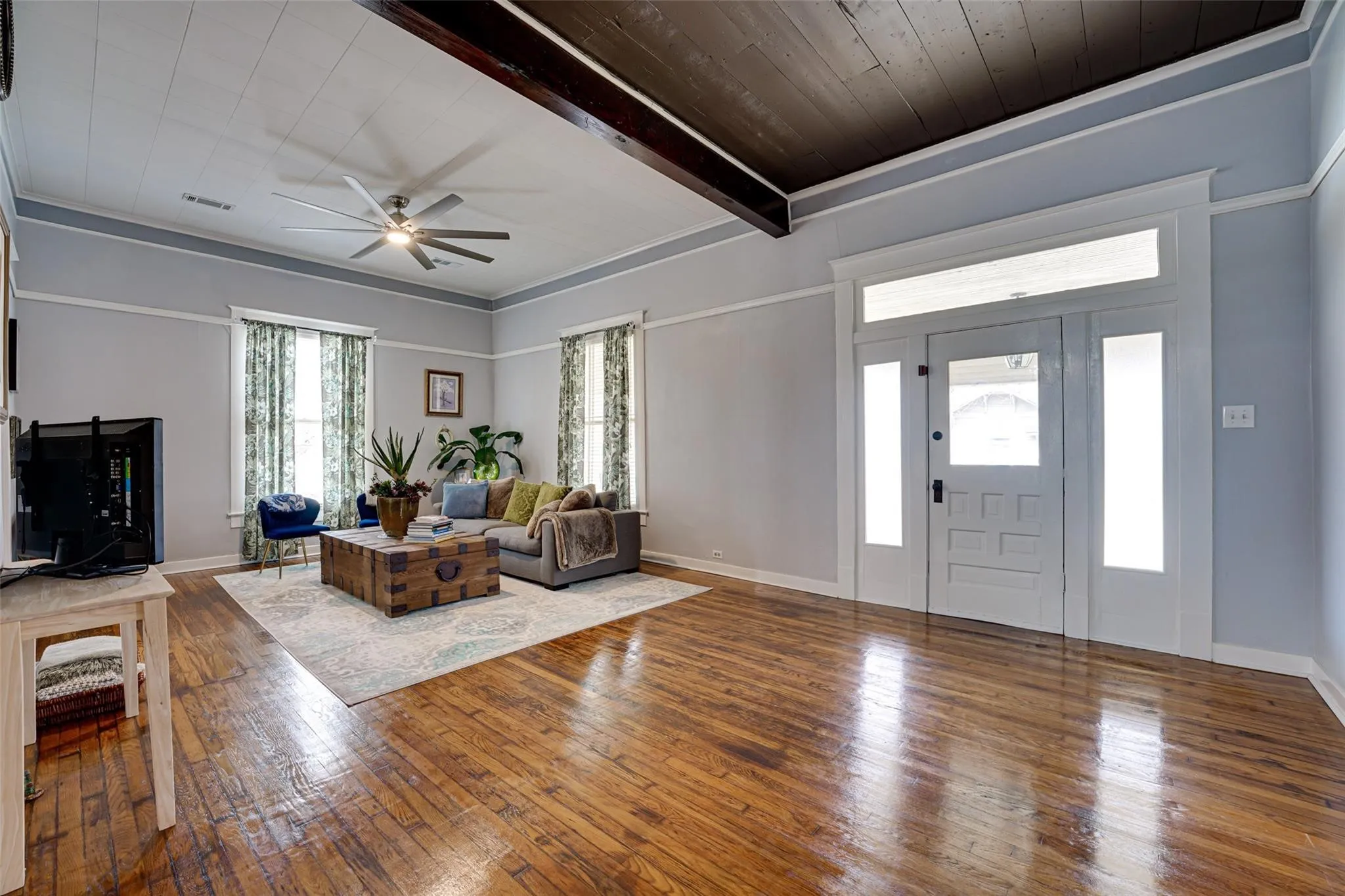 Single Family Residence For Sale in Hunt County , 1515 Caddo Street, Commerce, Texas 75428, 3 Bedroom, 2 Bathroom, 1 Garage spaces, 2,497 Sqft, built in 1912, mls#21402827, Real Estate Agent in Commerce, Homes For Sale in Hunt county, Homes For Sale in Commerce, Realtor in Commerce Texas, Real Estate Brokerage Independent Realty Texas, Luminita Cordes Realtor