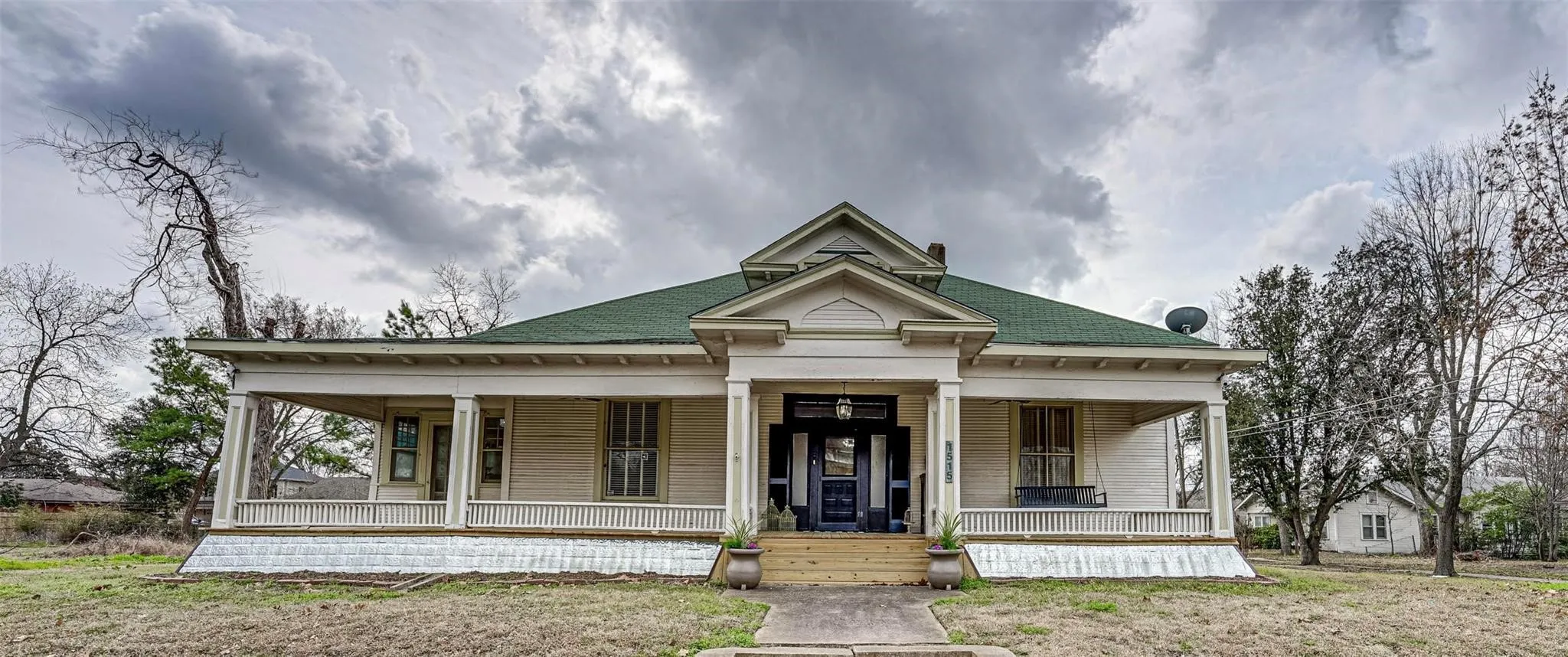 Single Family Residence For Sale in Hunt County , 1515 Caddo Street, Commerce, Texas 75428, 3 Bedroom, 2 Bathroom, 1 Garage spaces, 2,497 Sqft, built in 1912, mls#21402827, Real Estate Agent in Commerce, Homes For Sale in Hunt county, Homes For Sale in Commerce, Realtor in Commerce Texas, Real Estate Brokerage Independent Realty Texas, Luminita Cordes Realtor