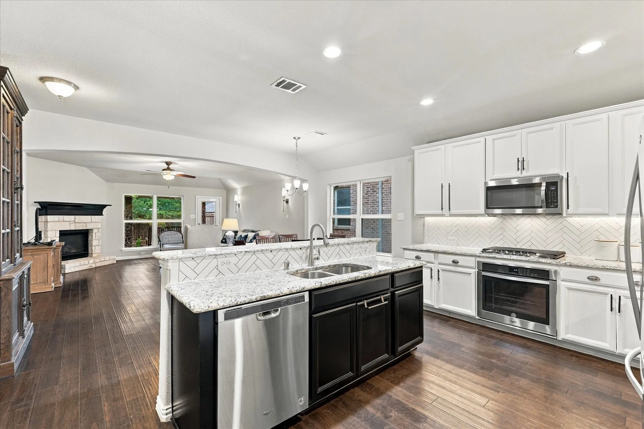Single Family Residence For Sale in Kaufman County , 2008 Rosebury Lane, Forney, Texas 75126, 3 Bedroom, 2 Bathroom, 2 Garage spaces, 1,914 Sqft, built in 2016, mls#21379567, Real Estate Agent in Forney, Homes For Sale in Kaufman county, Homes For Sale in Forney, Realtor in Forney Texas, Real Estate Brokerage Independent Realty Texas, Luminita Cordes Realtor