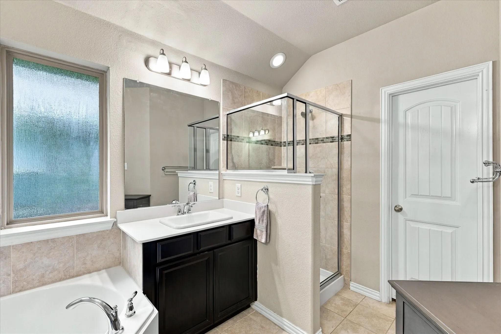 Single Family Residence For Sale in Kaufman County , 2008 Rosebury Lane, Forney, Texas 75126, 3 Bedroom, 2 Bathroom, 2 Garage spaces, 1,914 Sqft, built in 2016, mls#21379567, Real Estate Agent in Forney, Homes For Sale in Kaufman county, Homes For Sale in Forney, Realtor in Forney Texas, Real Estate Brokerage Independent Realty Texas, Luminita Cordes Realtor