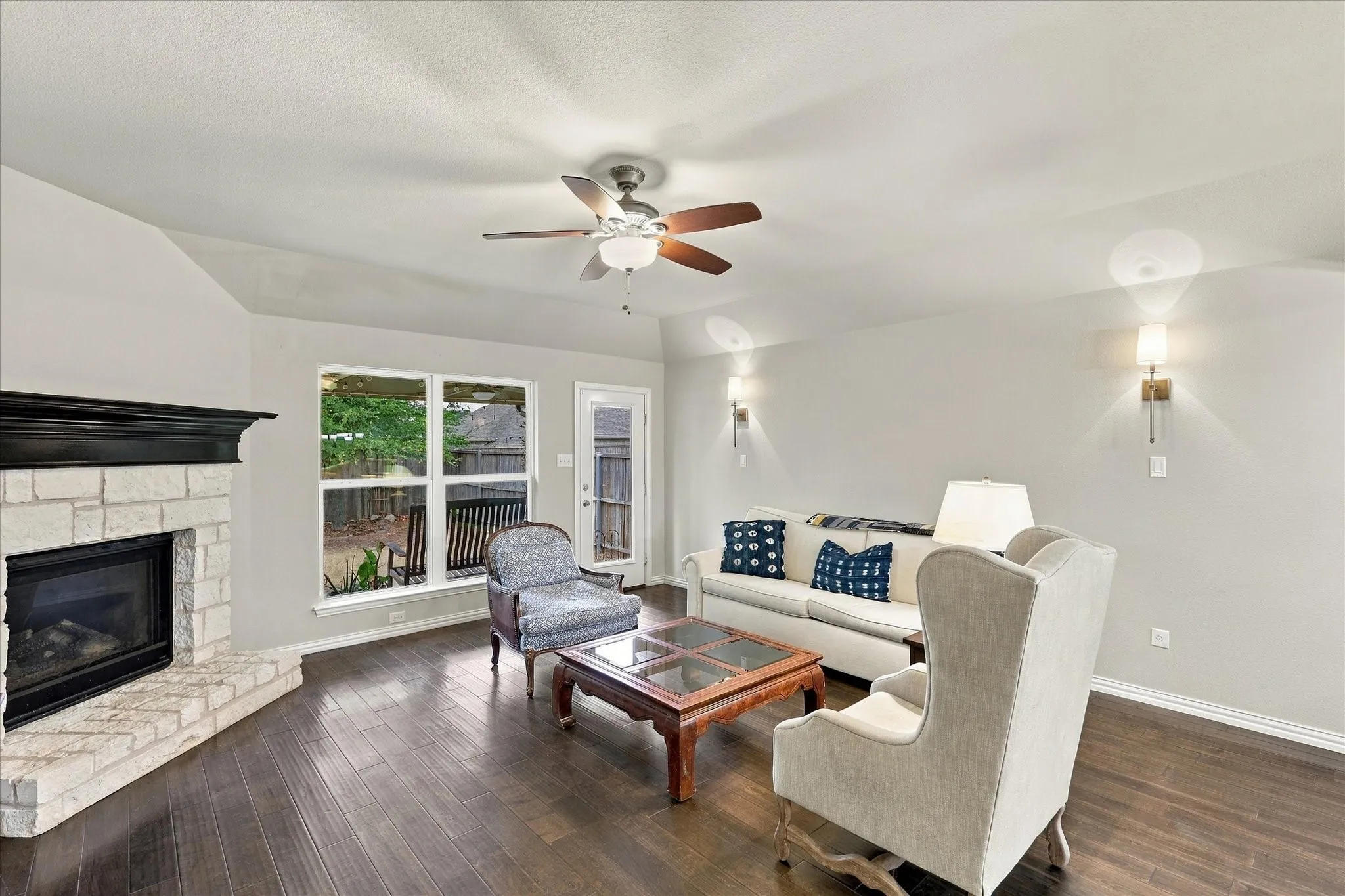 Single Family Residence For Sale in Kaufman County , 2008 Rosebury Lane, Forney, Texas 75126, 3 Bedroom, 2 Bathroom, 2 Garage spaces, 1,914 Sqft, built in 2016, mls#21379567, Real Estate Agent in Forney, Homes For Sale in Kaufman county, Homes For Sale in Forney, Realtor in Forney Texas, Real Estate Brokerage Independent Realty Texas, Luminita Cordes Realtor