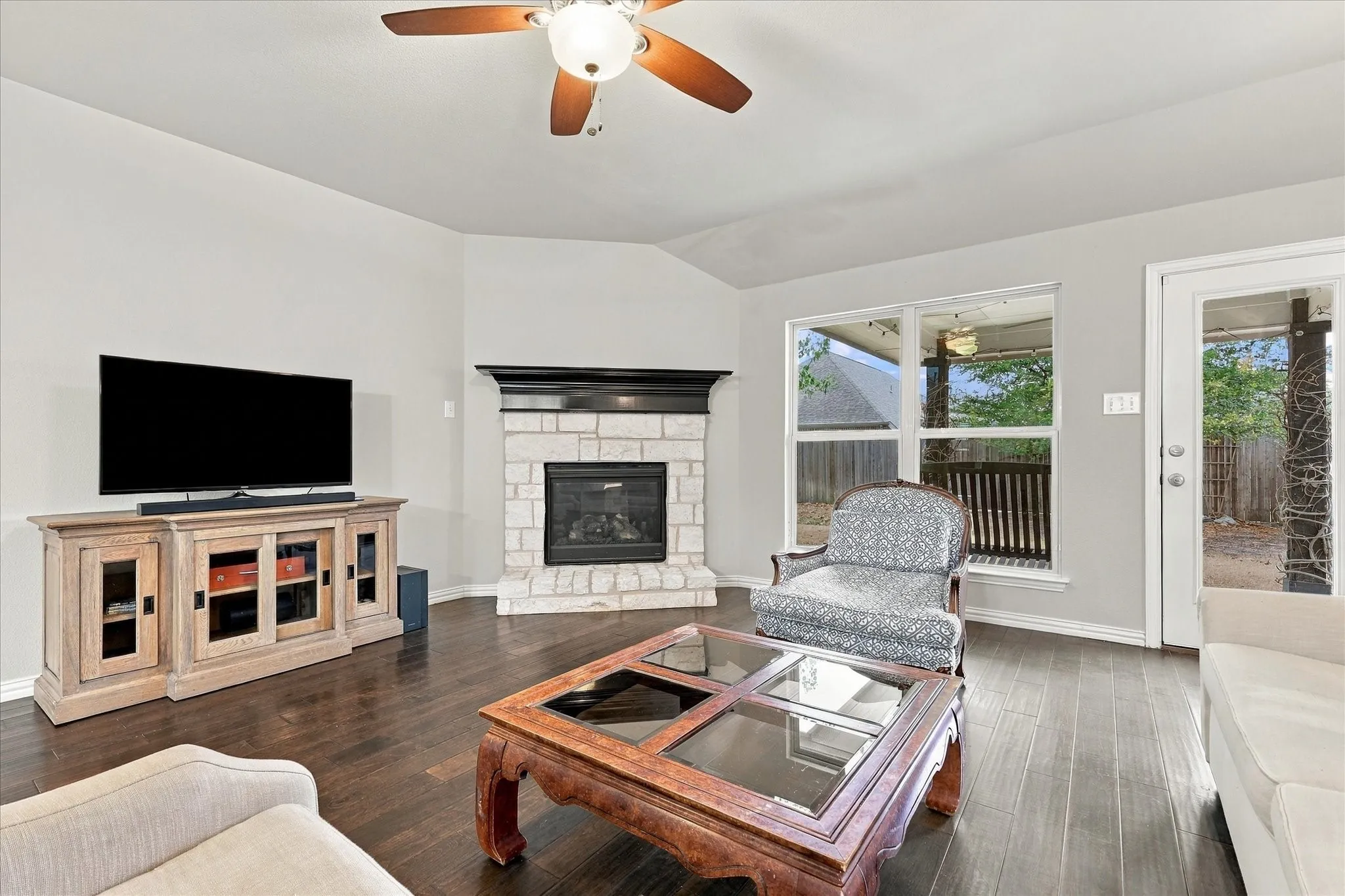 Single Family Residence For Sale in Kaufman County , 2008 Rosebury Lane, Forney, Texas 75126, 3 Bedroom, 2 Bathroom, 2 Garage spaces, 1,914 Sqft, built in 2016, mls#21379567, Real Estate Agent in Forney, Homes For Sale in Kaufman county, Homes For Sale in Forney, Realtor in Forney Texas, Real Estate Brokerage Independent Realty Texas, Luminita Cordes Realtor
