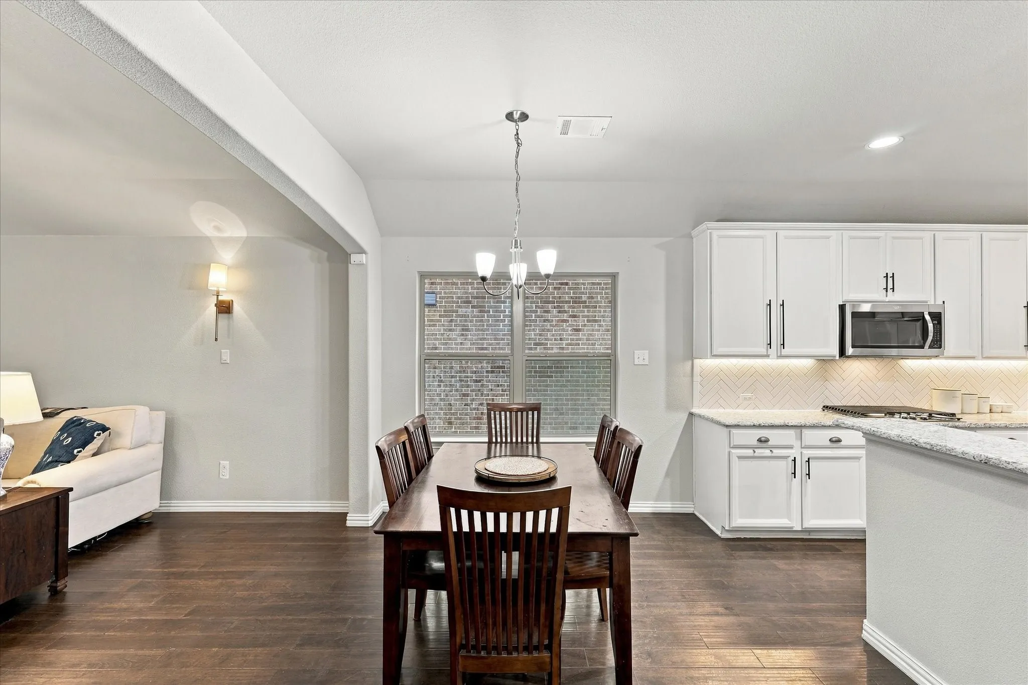 Single Family Residence For Sale in Kaufman County , 2008 Rosebury Lane, Forney, Texas 75126, 3 Bedroom, 2 Bathroom, 2 Garage spaces, 1,914 Sqft, built in 2016, mls#21379567, Real Estate Agent in Forney, Homes For Sale in Kaufman county, Homes For Sale in Forney, Realtor in Forney Texas, Real Estate Brokerage Independent Realty Texas, Luminita Cordes Realtor