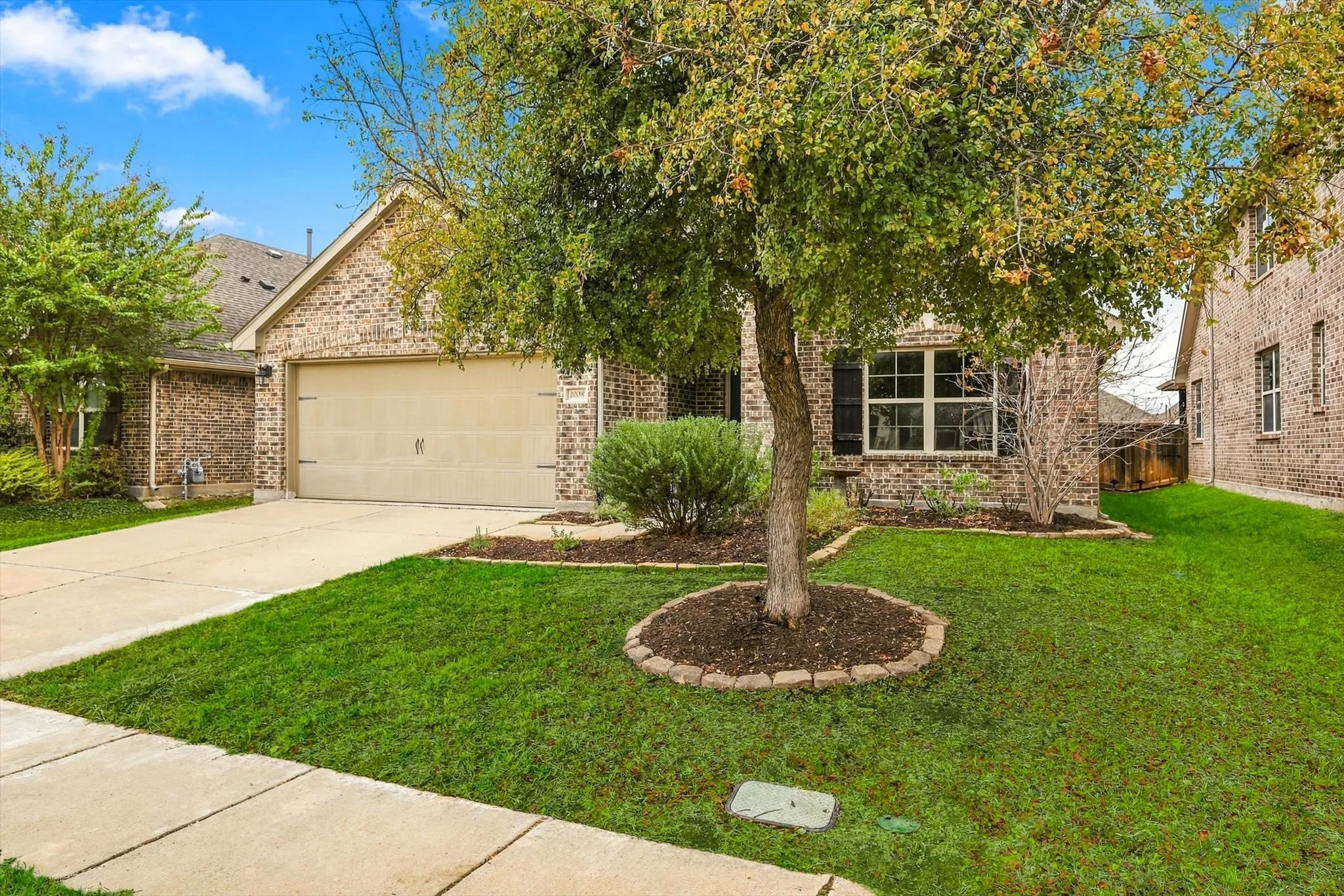 Single Family Residence For Sale in Kaufman County , 2008 Rosebury Lane, Forney, Texas 75126, 3 Bedroom, 2 Bathroom, 2 Garage spaces, 1,914 Sqft, built in 2016, mls#21379567, Real Estate Agent in Forney, Homes For Sale in Kaufman county, Homes For Sale in Forney, Realtor in Forney Texas, Real Estate Brokerage Independent Realty Texas, Luminita Cordes Realtor