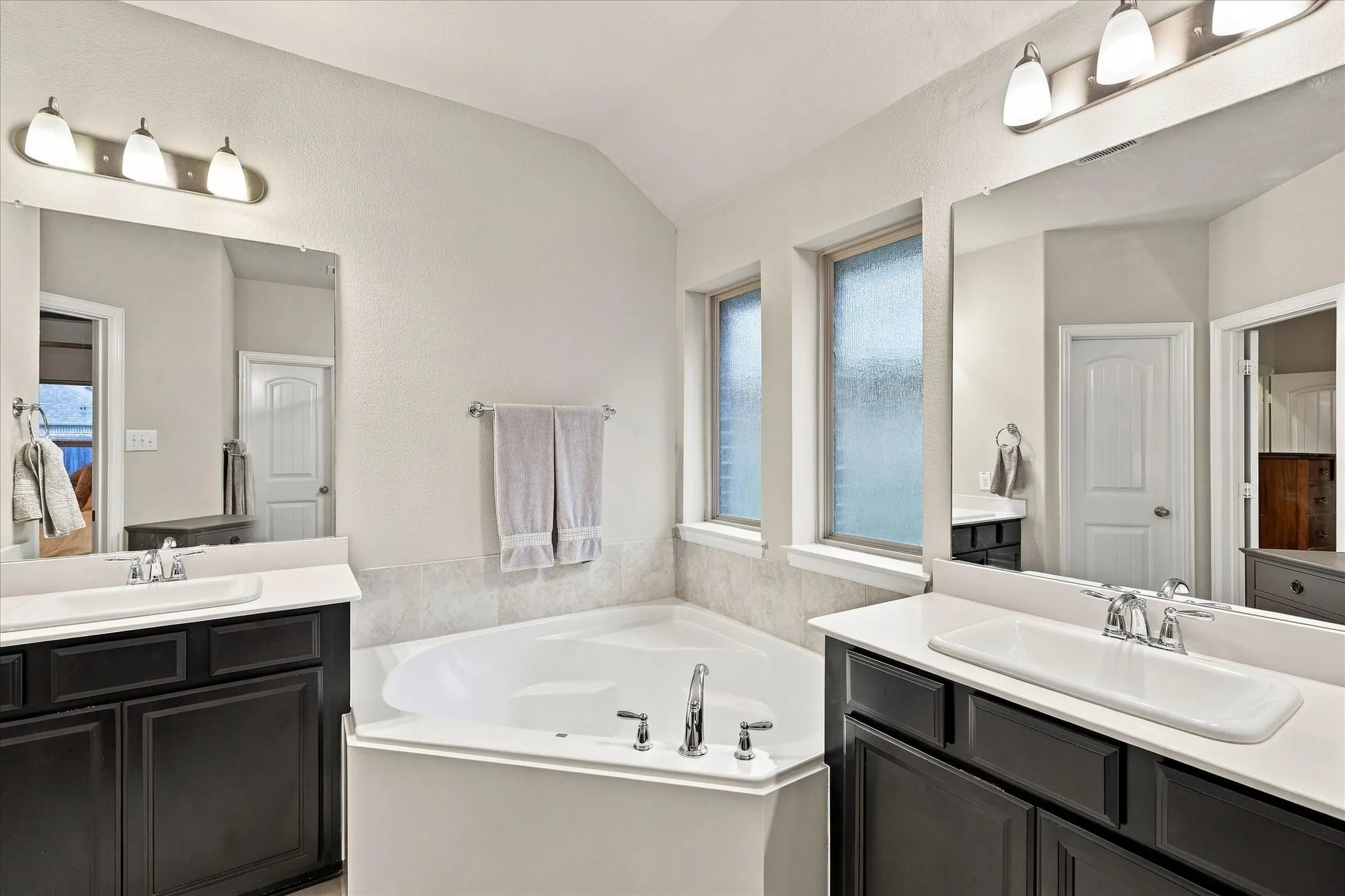 Single Family Residence For Sale in Kaufman County , 2008 Rosebury Lane, Forney, Texas 75126, 3 Bedroom, 2 Bathroom, 2 Garage spaces, 1,914 Sqft, built in 2016, mls#21379567, Real Estate Agent in Forney, Homes For Sale in Kaufman county, Homes For Sale in Forney, Realtor in Forney Texas, Real Estate Brokerage Independent Realty Texas, Luminita Cordes Realtor
