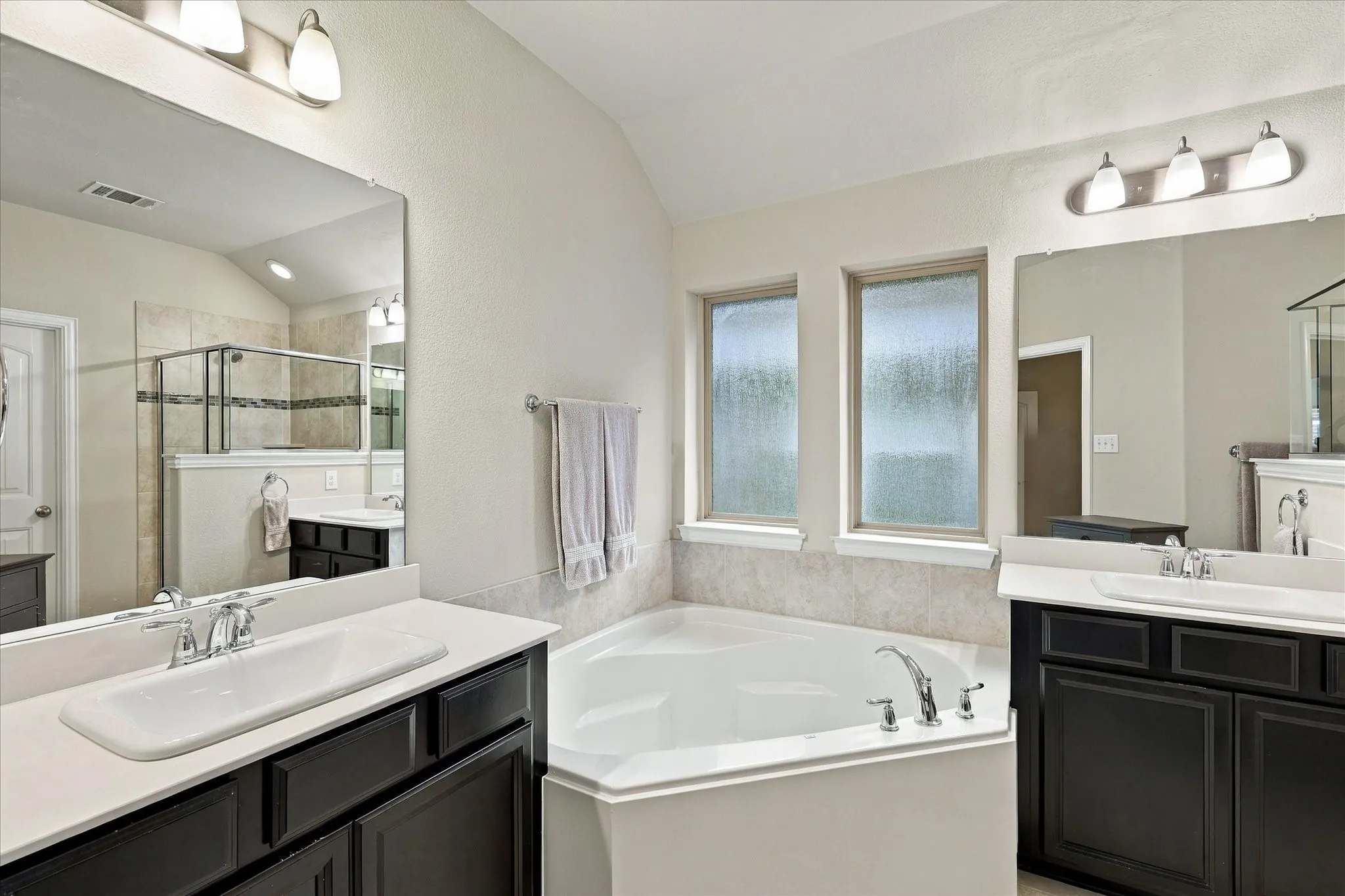 Single Family Residence For Sale in Kaufman County , 2008 Rosebury Lane, Forney, Texas 75126, 3 Bedroom, 2 Bathroom, 2 Garage spaces, 1,914 Sqft, built in 2016, mls#21379567, Real Estate Agent in Forney, Homes For Sale in Kaufman county, Homes For Sale in Forney, Realtor in Forney Texas, Real Estate Brokerage Independent Realty Texas, Luminita Cordes Realtor