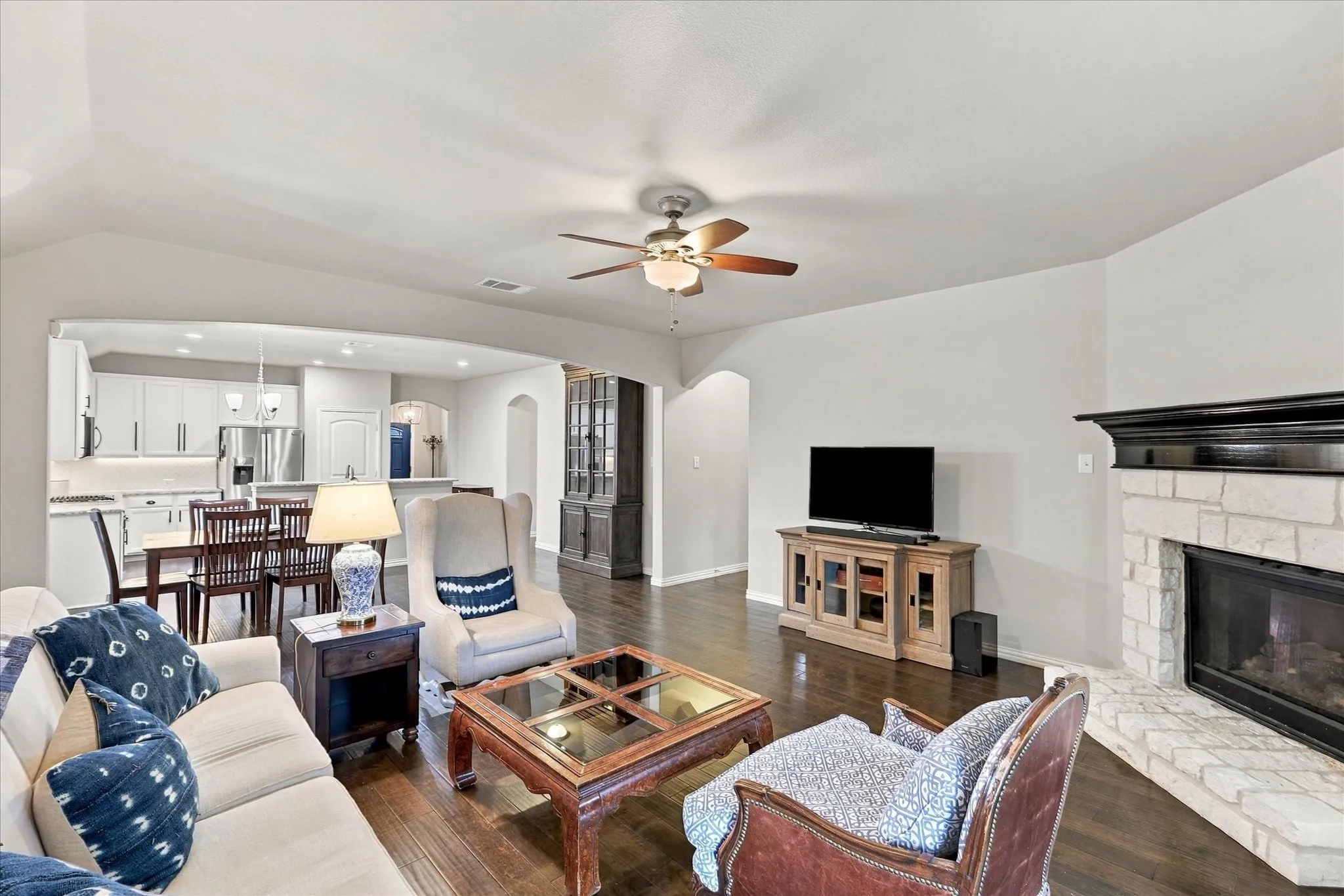 Single Family Residence For Sale in Kaufman County , 2008 Rosebury Lane, Forney, Texas 75126, 3 Bedroom, 2 Bathroom, 2 Garage spaces, 1,914 Sqft, built in 2016, mls#21379567, Real Estate Agent in Forney, Homes For Sale in Kaufman county, Homes For Sale in Forney, Realtor in Forney Texas, Real Estate Brokerage Independent Realty Texas, Luminita Cordes Realtor