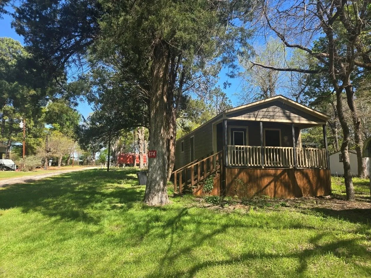Mobile Home For Sale in Freestone County , 174 Maple Avenue, Streetman, Texas 75859, 2 Bedroom, 3 Bathroom, Garage spaces, 1,152 Sqft, built in 2016, mls#21402831, Real Estate Agent in Streetman, Homes For Sale in Freestone county, Homes For Sale in Streetman, Realtor in Streetman Texas, Real Estate Brokerage Independent Realty Texas, Luminita Cordes Realtor