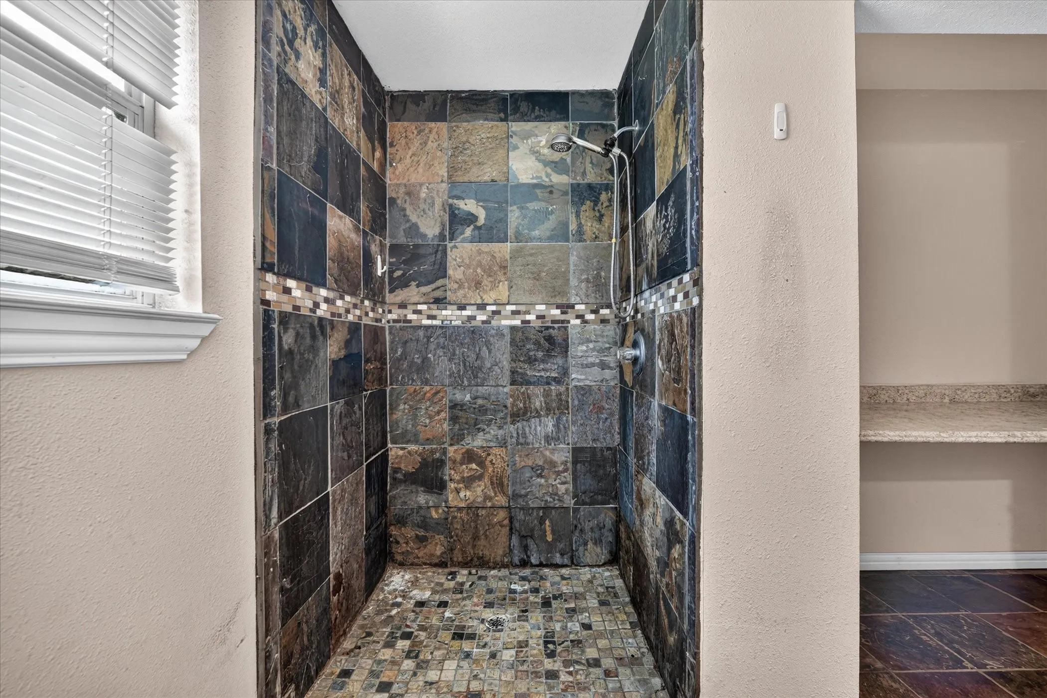 Single Family Residence For Sale in Tarrant County , 3001 Caddo Trail, Lake Worth, Texas 76135, 3 Bedroom, 2 Bathroom, 1 Garage spaces, 2,032 Sqft, built in 2017, mls#21400190, Real Estate Agent in Lake Worth, Homes For Sale in Tarrant county, Homes For Sale in Lake Worth, Realtor in Lake Worth Texas, Real Estate Brokerage Independent Realty Texas, Luminita Cordes Realtor