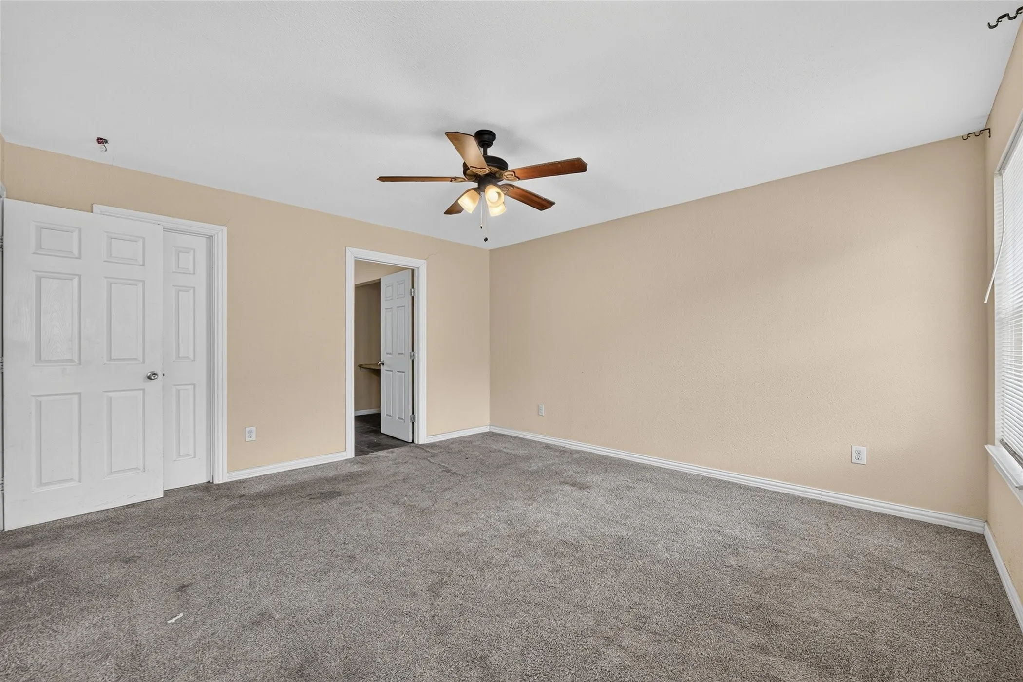 Single Family Residence For Sale in Tarrant County , 3001 Caddo Trail, Lake Worth, Texas 76135, 3 Bedroom, 2 Bathroom, 1 Garage spaces, 2,032 Sqft, built in 2017, mls#21400190, Real Estate Agent in Lake Worth, Homes For Sale in Tarrant county, Homes For Sale in Lake Worth, Realtor in Lake Worth Texas, Real Estate Brokerage Independent Realty Texas, Luminita Cordes Realtor