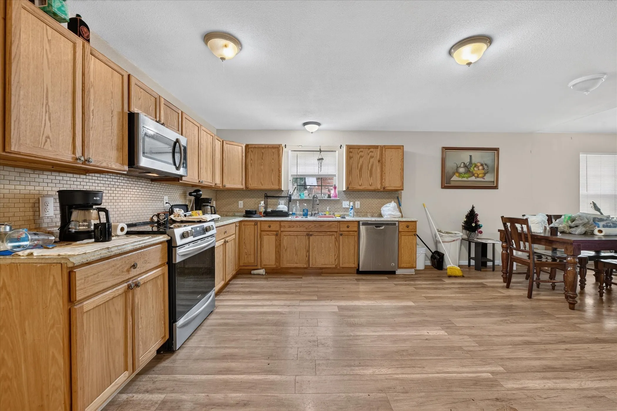 Single Family Residence For Sale in Tarrant County , 3001 Caddo Trail, Lake Worth, Texas 76135, 3 Bedroom, 2 Bathroom, 1 Garage spaces, 2,032 Sqft, built in 2017, mls#21400190, Real Estate Agent in Lake Worth, Homes For Sale in Tarrant county, Homes For Sale in Lake Worth, Realtor in Lake Worth Texas, Real Estate Brokerage Independent Realty Texas, Luminita Cordes Realtor