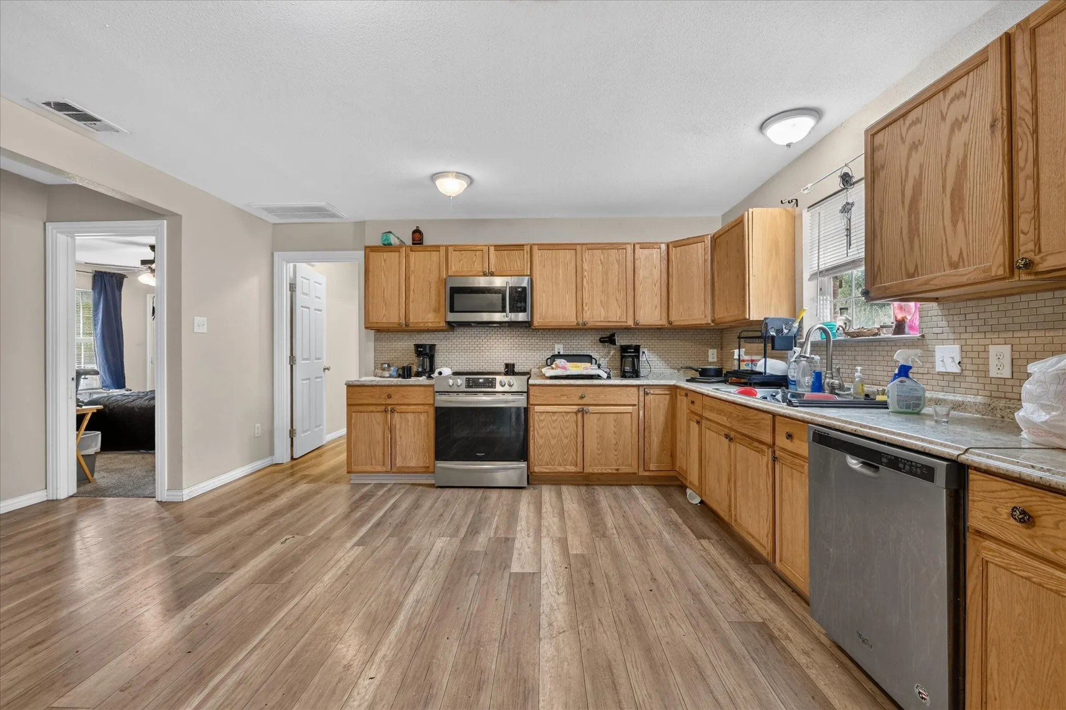 Single Family Residence For Sale in Tarrant County , 3001 Caddo Trail, Lake Worth, Texas 76135, 3 Bedroom, 2 Bathroom, 1 Garage spaces, 2,032 Sqft, built in 2017, mls#21400190, Real Estate Agent in Lake Worth, Homes For Sale in Tarrant county, Homes For Sale in Lake Worth, Realtor in Lake Worth Texas, Real Estate Brokerage Independent Realty Texas, Luminita Cordes Realtor