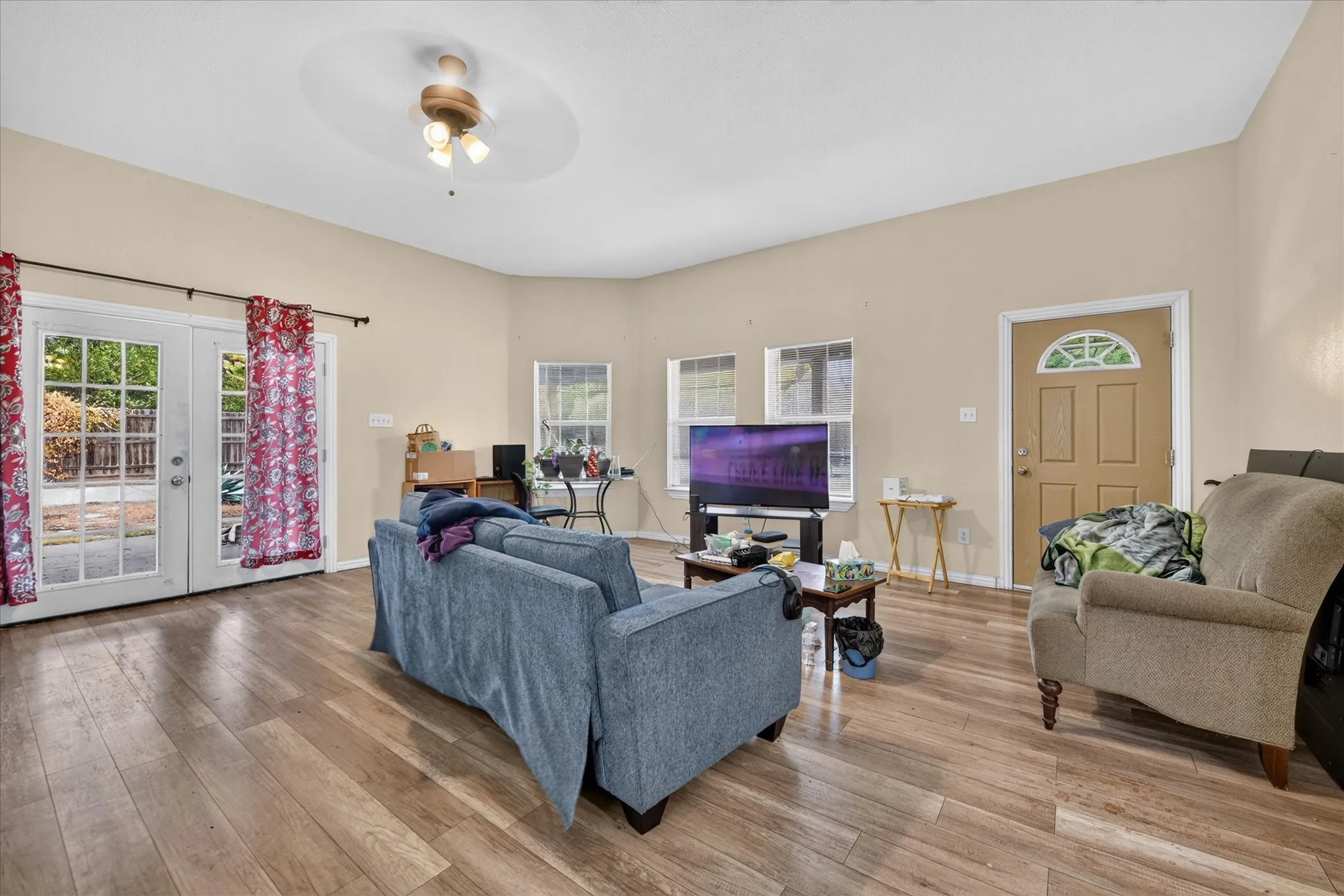 Single Family Residence For Sale in Tarrant County , 3001 Caddo Trail, Lake Worth, Texas 76135, 3 Bedroom, 2 Bathroom, 1 Garage spaces, 2,032 Sqft, built in 2017, mls#21400190, Real Estate Agent in Lake Worth, Homes For Sale in Tarrant county, Homes For Sale in Lake Worth, Realtor in Lake Worth Texas, Real Estate Brokerage Independent Realty Texas, Luminita Cordes Realtor
