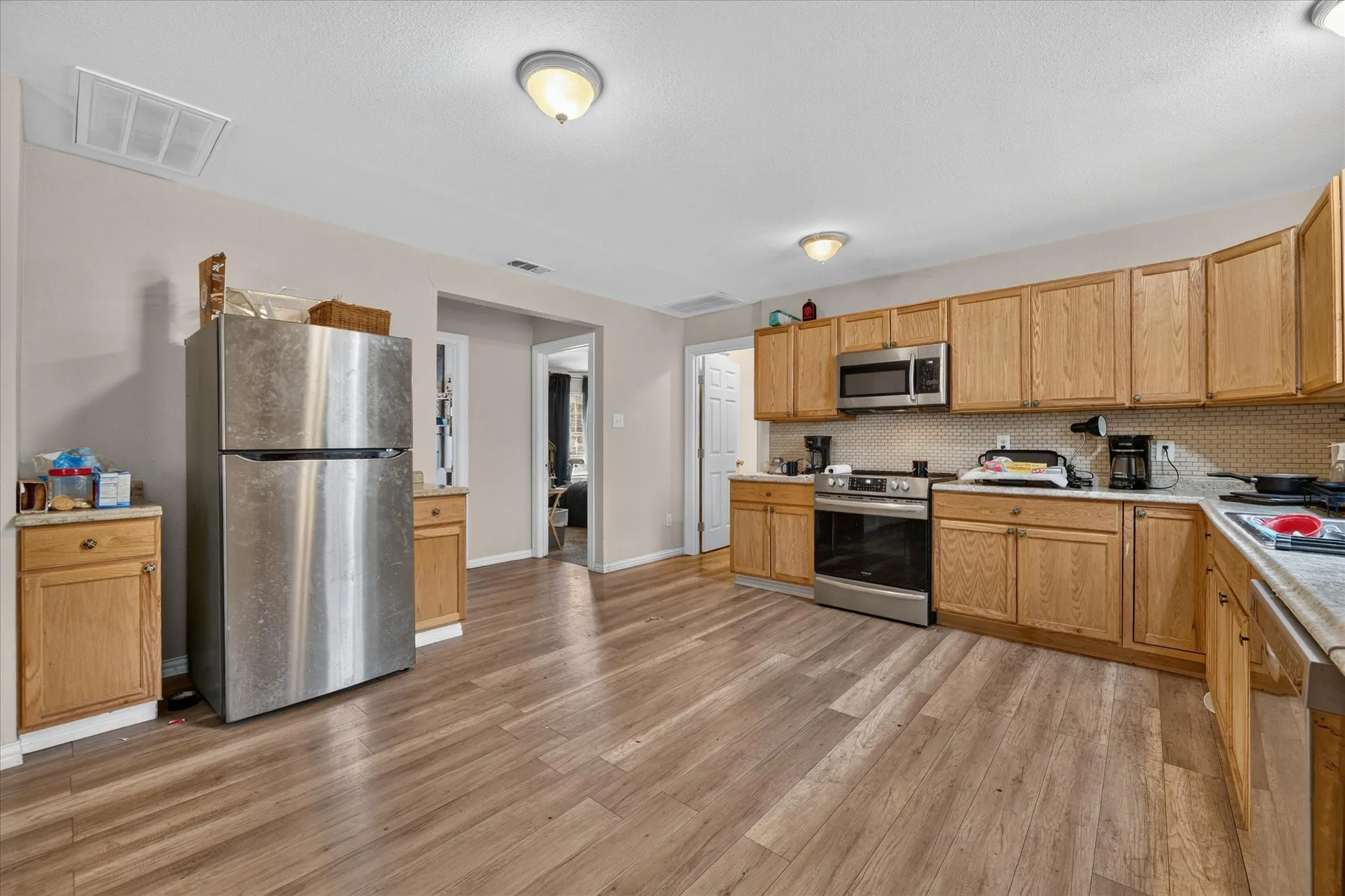 Single Family Residence For Sale in Tarrant County , 3001 Caddo Trail, Lake Worth, Texas 76135, 3 Bedroom, 2 Bathroom, 1 Garage spaces, 2,032 Sqft, built in 2017, mls#21400190, Real Estate Agent in Lake Worth, Homes For Sale in Tarrant county, Homes For Sale in Lake Worth, Realtor in Lake Worth Texas, Real Estate Brokerage Independent Realty Texas, Luminita Cordes Realtor