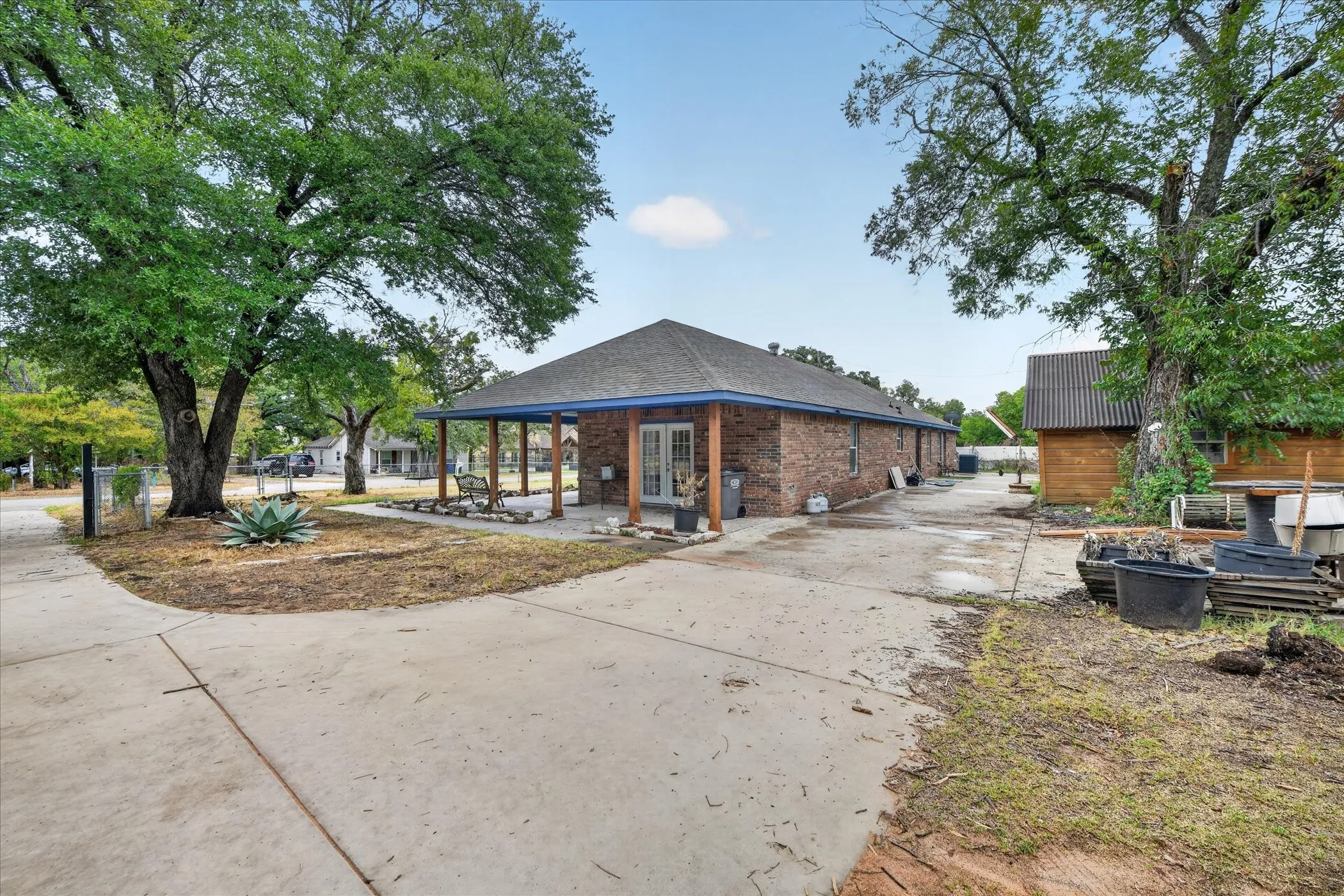 Single Family Residence For Sale in Tarrant County , 3001 Caddo Trail, Lake Worth, Texas 76135, 3 Bedroom, 2 Bathroom, 1 Garage spaces, 2,032 Sqft, built in 2017, mls#21400190, Real Estate Agent in Lake Worth, Homes For Sale in Tarrant county, Homes For Sale in Lake Worth, Realtor in Lake Worth Texas, Real Estate Brokerage Independent Realty Texas, Luminita Cordes Realtor
