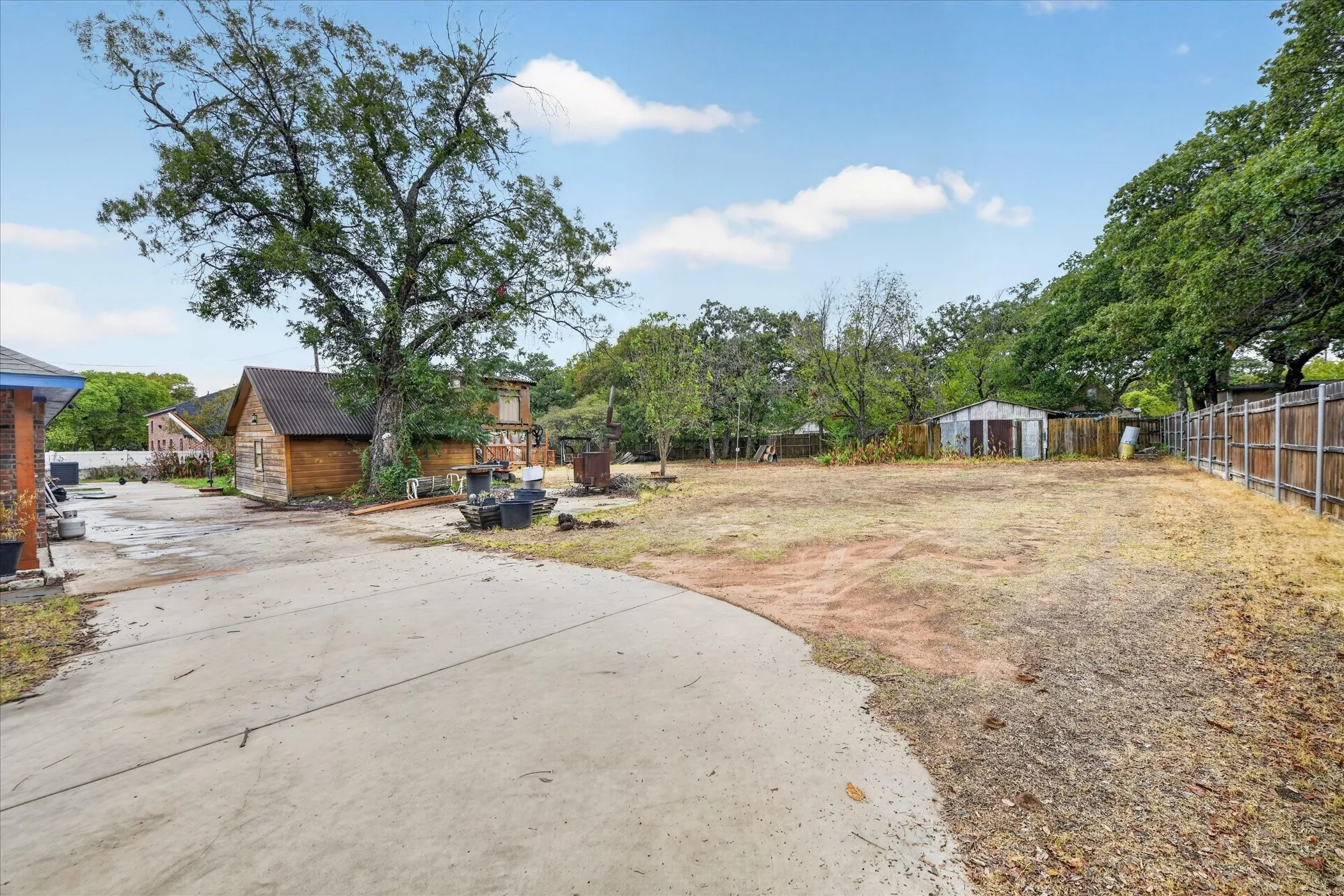 Single Family Residence For Sale in Tarrant County , 3001 Caddo Trail, Lake Worth, Texas 76135, 3 Bedroom, 2 Bathroom, 1 Garage spaces, 2,032 Sqft, built in 2017, mls#21400190, Real Estate Agent in Lake Worth, Homes For Sale in Tarrant county, Homes For Sale in Lake Worth, Realtor in Lake Worth Texas, Real Estate Brokerage Independent Realty Texas, Luminita Cordes Realtor