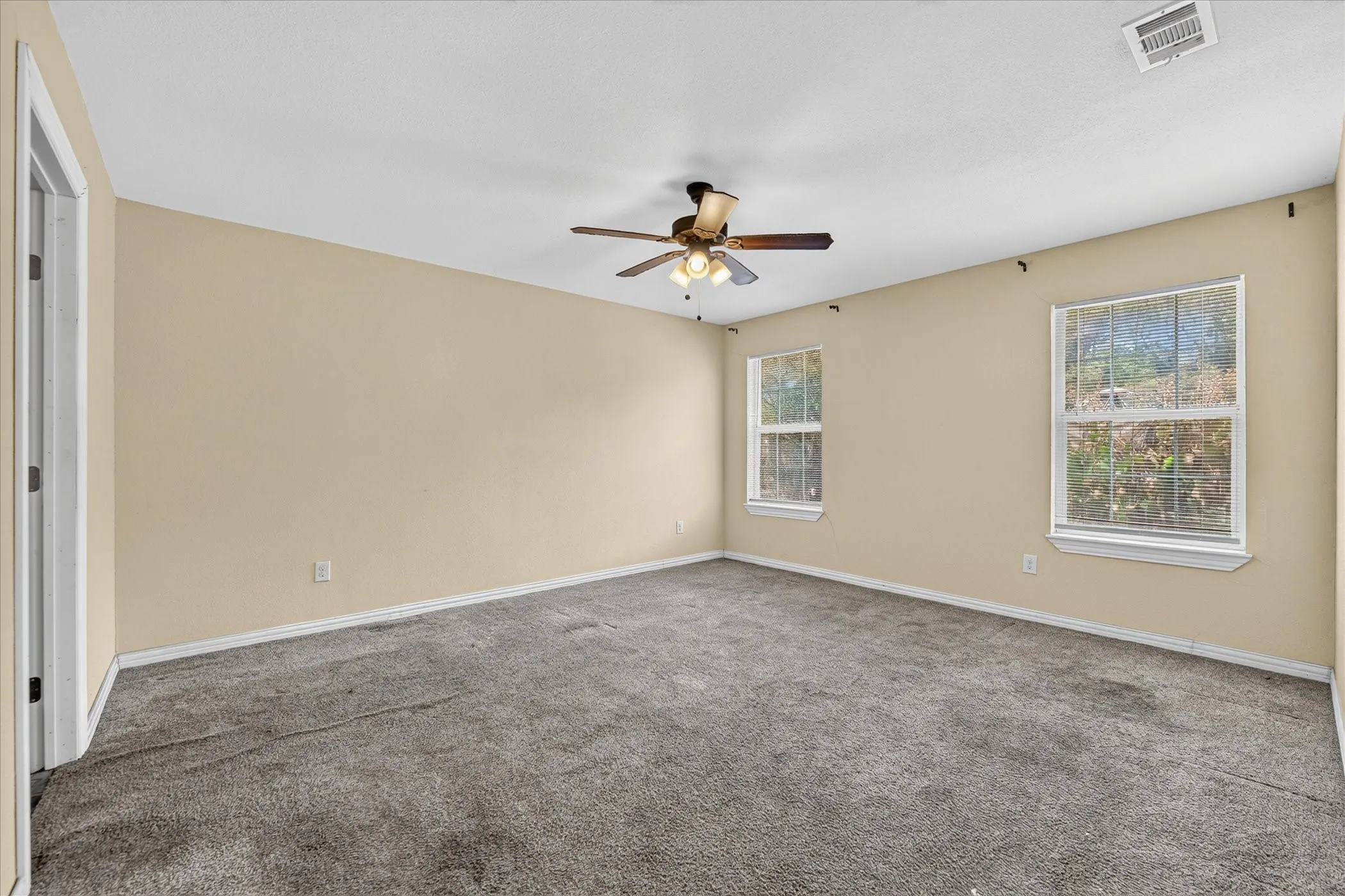 Single Family Residence For Sale in Tarrant County , 3001 Caddo Trail, Lake Worth, Texas 76135, 3 Bedroom, 2 Bathroom, 1 Garage spaces, 2,032 Sqft, built in 2017, mls#21400190, Real Estate Agent in Lake Worth, Homes For Sale in Tarrant county, Homes For Sale in Lake Worth, Realtor in Lake Worth Texas, Real Estate Brokerage Independent Realty Texas, Luminita Cordes Realtor