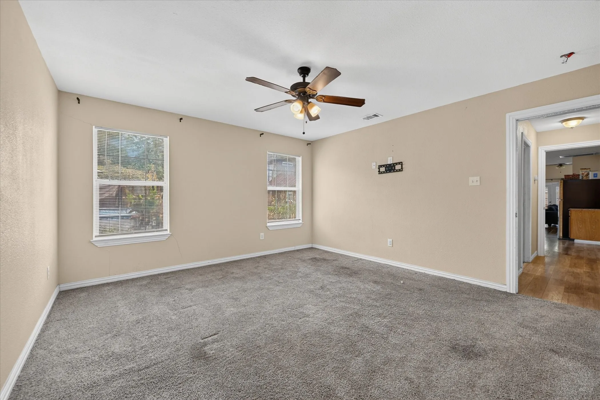 Single Family Residence For Sale in Tarrant County , 3001 Caddo Trail, Lake Worth, Texas 76135, 3 Bedroom, 2 Bathroom, 1 Garage spaces, 2,032 Sqft, built in 2017, mls#21400190, Real Estate Agent in Lake Worth, Homes For Sale in Tarrant county, Homes For Sale in Lake Worth, Realtor in Lake Worth Texas, Real Estate Brokerage Independent Realty Texas, Luminita Cordes Realtor