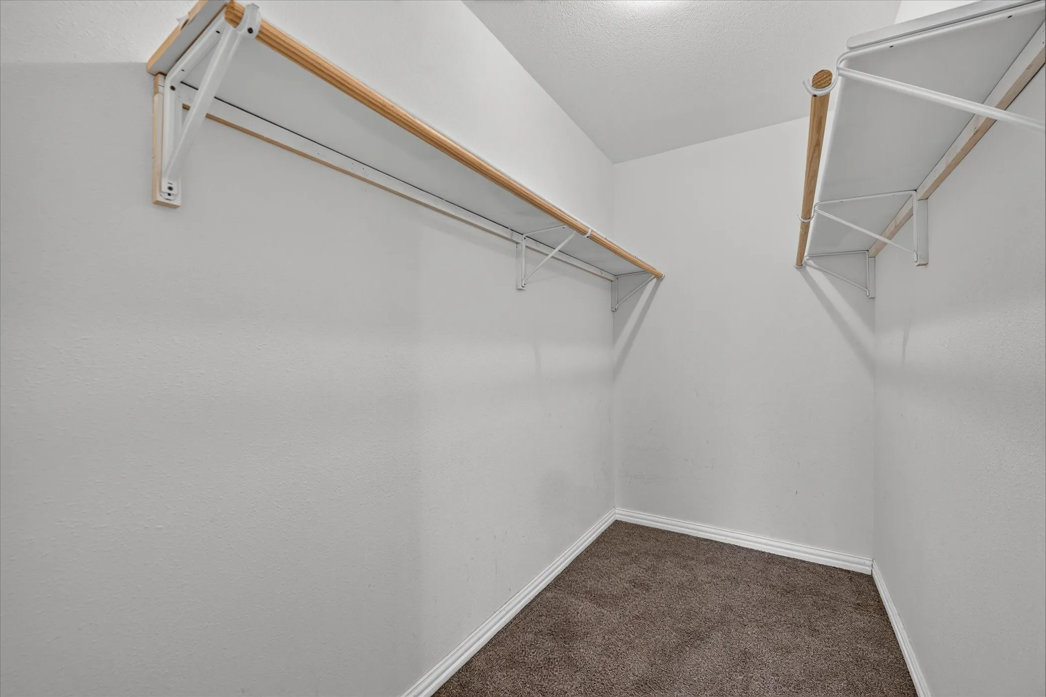 Single Family Residence For Sale in Tarrant County , 3001 Caddo Trail, Lake Worth, Texas 76135, 3 Bedroom, 2 Bathroom, 1 Garage spaces, 2,032 Sqft, built in 2017, mls#21400190, Real Estate Agent in Lake Worth, Homes For Sale in Tarrant county, Homes For Sale in Lake Worth, Realtor in Lake Worth Texas, Real Estate Brokerage Independent Realty Texas, Luminita Cordes Realtor