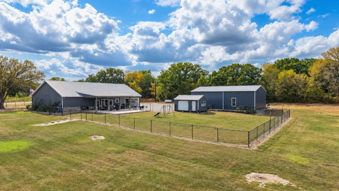 Single Family Residence For Sale in Delta County , 5349 Texas Highway 154, Cooper, Texas 75432, 3 Bedroom, 2 Bathroom, 1 Garage spaces, 2,400 Sqft, built in 2016, mls#21402635, Real Estate Agent in Cooper, Homes For Sale in Delta county, Homes For Sale in Cooper, Realtor in Cooper Texas, Real Estate Brokerage Independent Realty Texas, Luminita Cordes Realtor