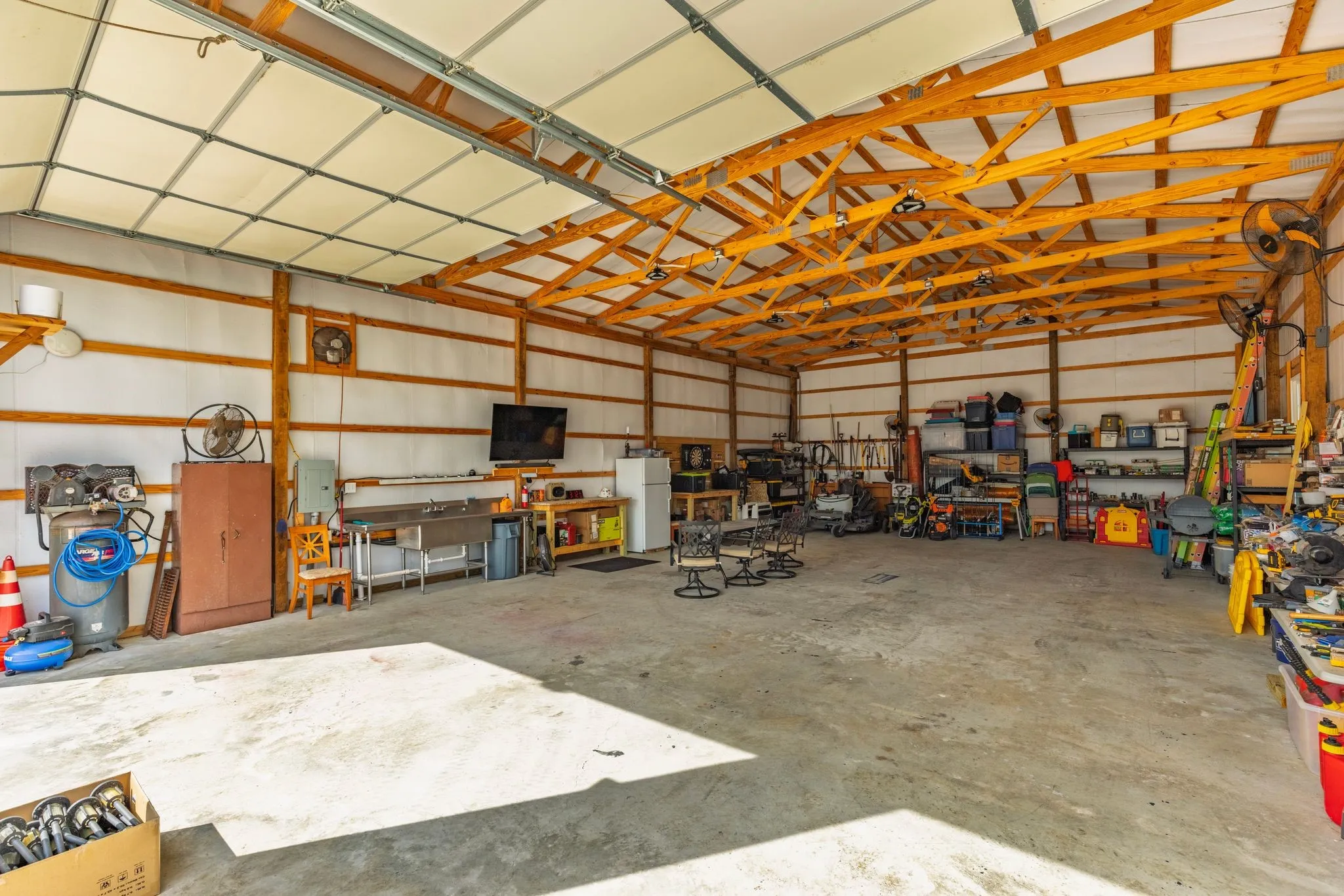 Single Family Residence For Sale in Delta County , 5349 Texas Highway 154, Cooper, Texas 75432, 3 Bedroom, 2 Bathroom, 1 Garage spaces, 2,400 Sqft, built in 2016, mls#21402635, Real Estate Agent in Cooper, Homes For Sale in Delta county, Homes For Sale in Cooper, Realtor in Cooper Texas, Real Estate Brokerage Independent Realty Texas, Luminita Cordes Realtor