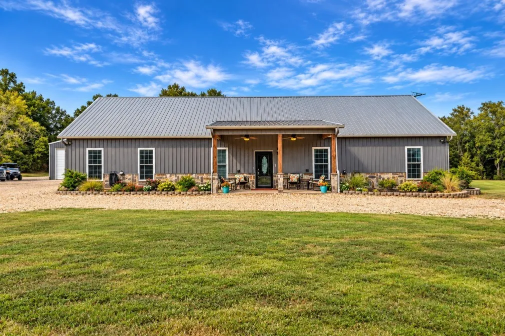 Single Family Residence For Sale in Delta County , 5349 Texas Highway 154, Cooper, Texas 75432, 3 Bedroom, 2 Bathroom, 1 Garage spaces, 2,400 Sqft, built in 2016, mls#21402635, Real Estate Agent in Cooper, Homes For Sale in Delta county, Homes For Sale in Cooper, Realtor in Cooper Texas, Real Estate Brokerage Independent Realty Texas, Luminita Cordes Realtor