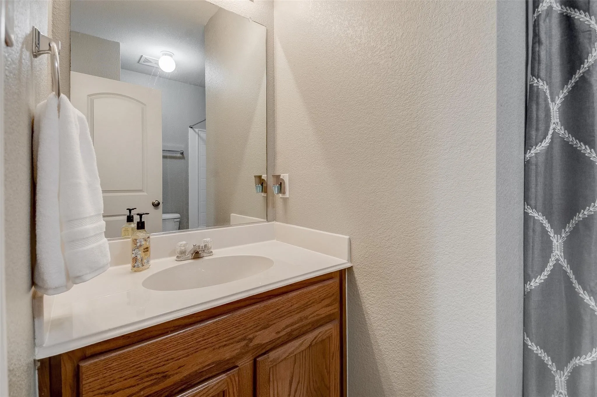 Single Family Residence For Rent in Collin County , 3505 Copper Ridge Drive, Mc Kinney, Texas 75070, 4 Bedroom, 4 Bathroom, 2 Garage spaces, 3,077 Sqft, built in 2005, mls#21402833, Real Estate Agent in Mc Kinney, Homes For Rent in Collin county, Homes For Rent in Mc Kinney, Realtor in Mc Kinney Texas, Real Estate Brokerage Independent Realty Texas, Luminita Cordes Realtor