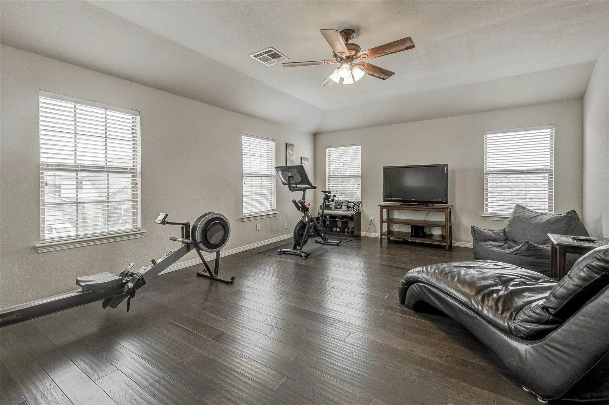 Single Family Residence For Rent in Collin County , 3505 Copper Ridge Drive, Mc Kinney, Texas 75070, 4 Bedroom, 4 Bathroom, 2 Garage spaces, 3,077 Sqft, built in 2005, mls#21402833, Real Estate Agent in Mc Kinney, Homes For Rent in Collin county, Homes For Rent in Mc Kinney, Realtor in Mc Kinney Texas, Real Estate Brokerage Independent Realty Texas, Luminita Cordes Realtor