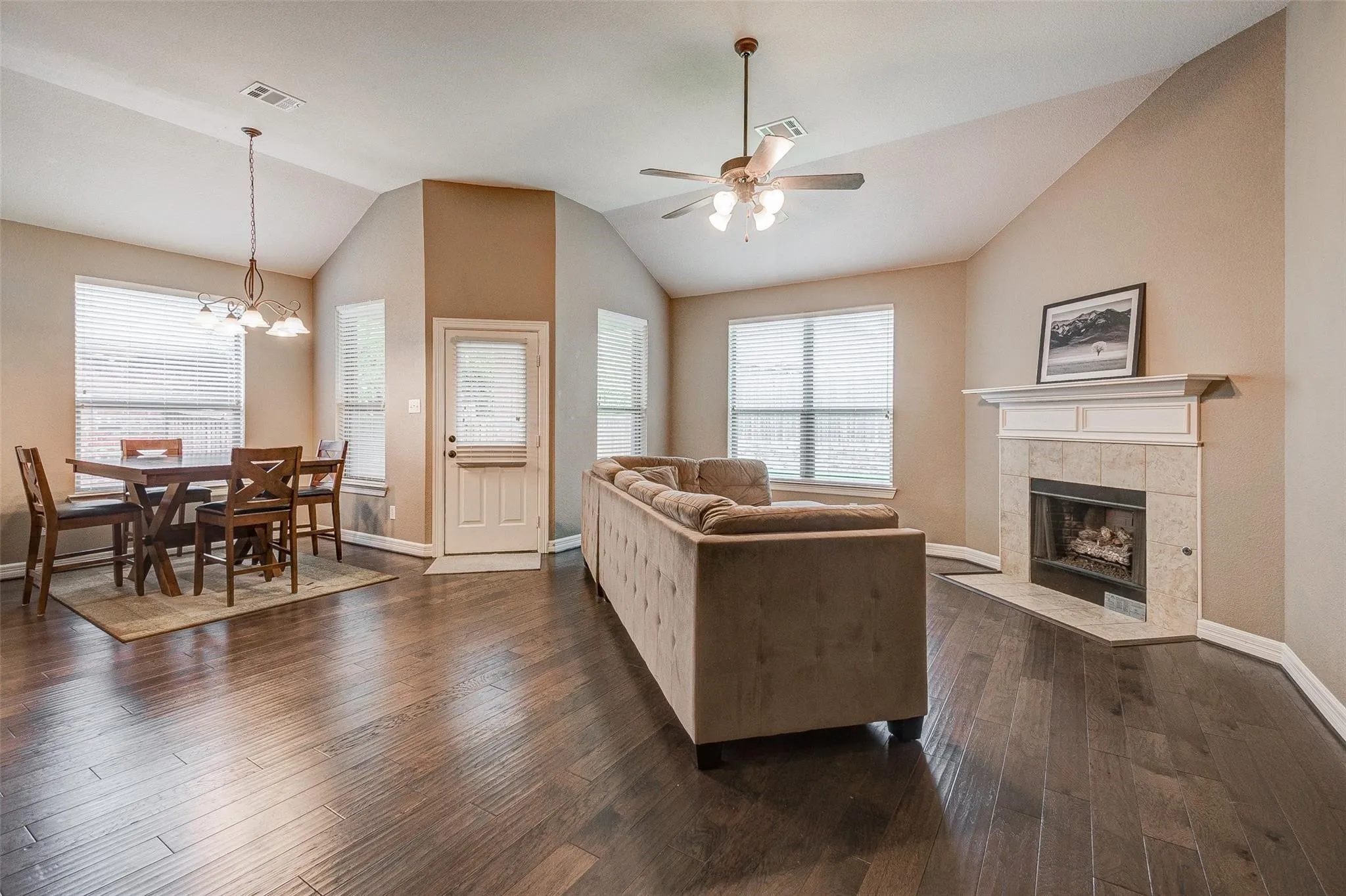 Single Family Residence For Rent in Collin County , 3505 Copper Ridge Drive, Mc Kinney, Texas 75070, 4 Bedroom, 4 Bathroom, 2 Garage spaces, 3,077 Sqft, built in 2005, mls#21402833, Real Estate Agent in Mc Kinney, Homes For Rent in Collin county, Homes For Rent in Mc Kinney, Realtor in Mc Kinney Texas, Real Estate Brokerage Independent Realty Texas, Luminita Cordes Realtor
