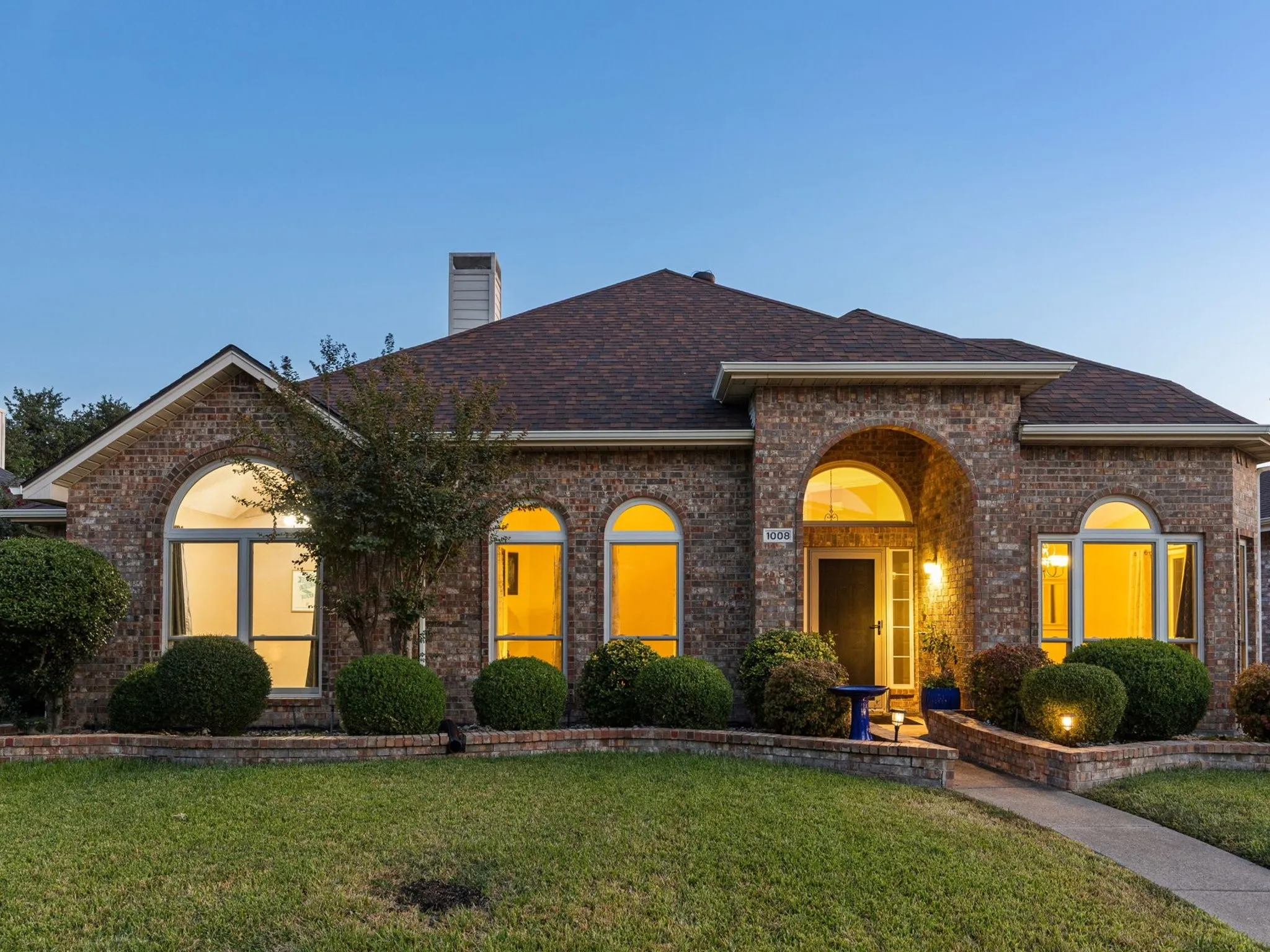 Single Family Residence For Sale in Dallas County , 1008 E Grubb Drive, Mesquite, Texas 75149, 3 Bedroom, 2 Bathroom, 2 Garage spaces, 2,495 Sqft, built in 1994, mls#21401168, Real Estate Agent in Mesquite, Homes For Sale in Dallas county, Homes For Sale in Mesquite, Realtor in Mesquite Texas, Real Estate Brokerage Independent Realty Texas, Luminita Cordes Realtor