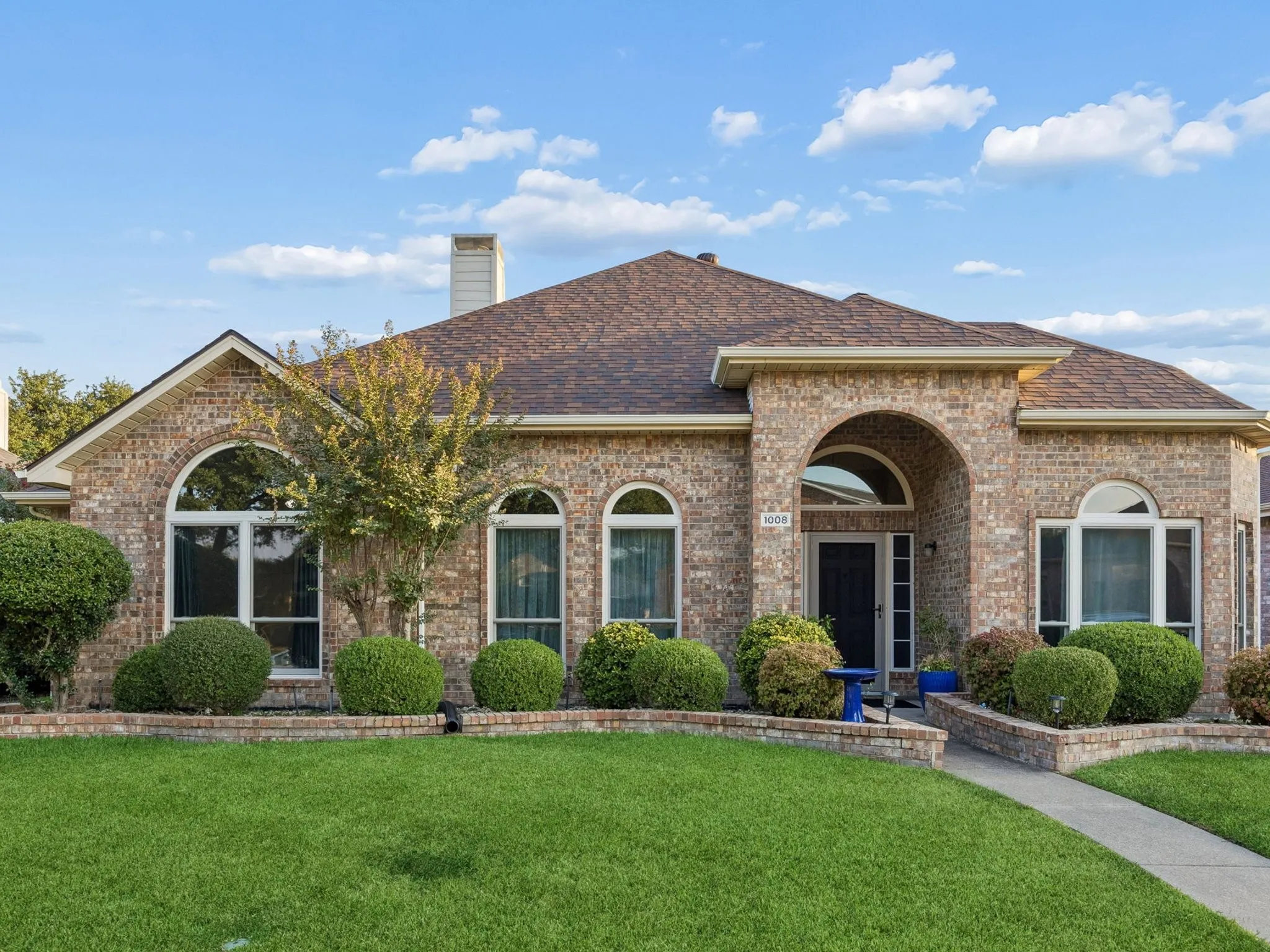 Single Family Residence For Sale in Dallas County , 1008 E Grubb Drive, Mesquite, Texas 75149, 3 Bedroom, 2 Bathroom, 2 Garage spaces, 2,495 Sqft, built in 1994, mls#21401168, Real Estate Agent in Mesquite, Homes For Sale in Dallas county, Homes For Sale in Mesquite, Realtor in Mesquite Texas, Real Estate Brokerage Independent Realty Texas, Luminita Cordes Realtor