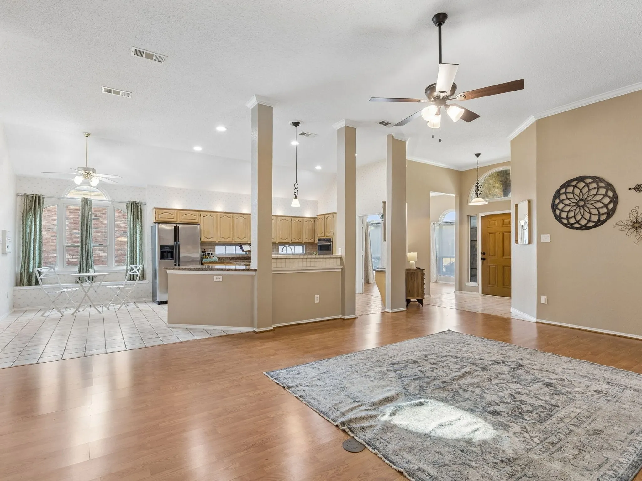 Single Family Residence For Sale in Dallas County , 1008 E Grubb Drive, Mesquite, Texas 75149, 3 Bedroom, 2 Bathroom, 2 Garage spaces, 2,495 Sqft, built in 1994, mls#21401168, Real Estate Agent in Mesquite, Homes For Sale in Dallas county, Homes For Sale in Mesquite, Realtor in Mesquite Texas, Real Estate Brokerage Independent Realty Texas, Luminita Cordes Realtor