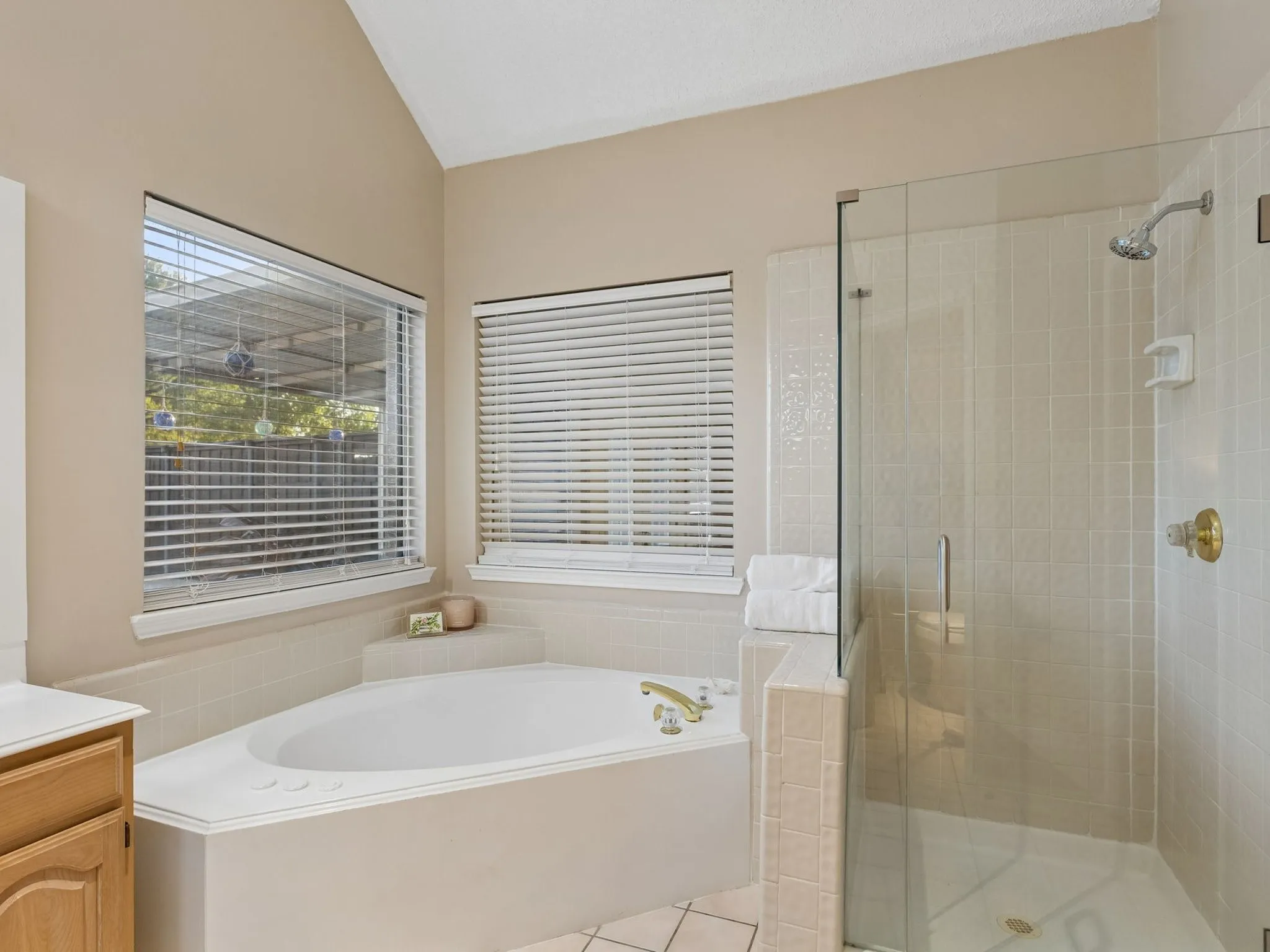 Single Family Residence For Sale in Dallas County , 1008 E Grubb Drive, Mesquite, Texas 75149, 3 Bedroom, 2 Bathroom, 2 Garage spaces, 2,495 Sqft, built in 1994, mls#21401168, Real Estate Agent in Mesquite, Homes For Sale in Dallas county, Homes For Sale in Mesquite, Realtor in Mesquite Texas, Real Estate Brokerage Independent Realty Texas, Luminita Cordes Realtor