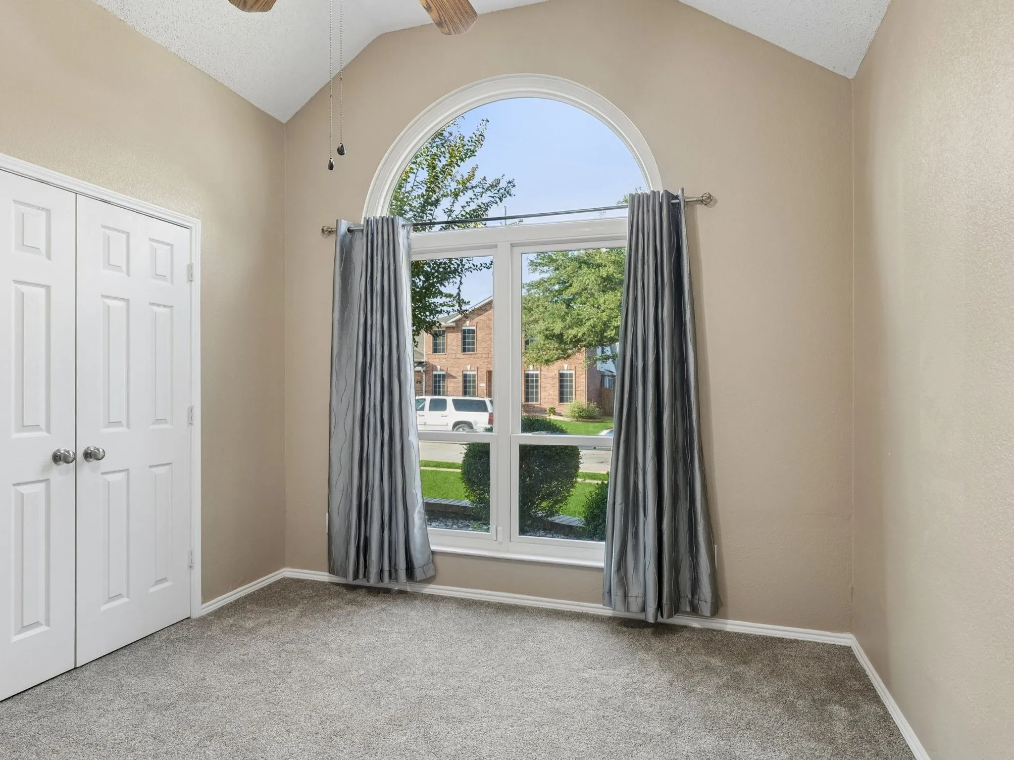 Single Family Residence For Sale in Dallas County , 1008 E Grubb Drive, Mesquite, Texas 75149, 3 Bedroom, 2 Bathroom, 2 Garage spaces, 2,495 Sqft, built in 1994, mls#21401168, Real Estate Agent in Mesquite, Homes For Sale in Dallas county, Homes For Sale in Mesquite, Realtor in Mesquite Texas, Real Estate Brokerage Independent Realty Texas, Luminita Cordes Realtor