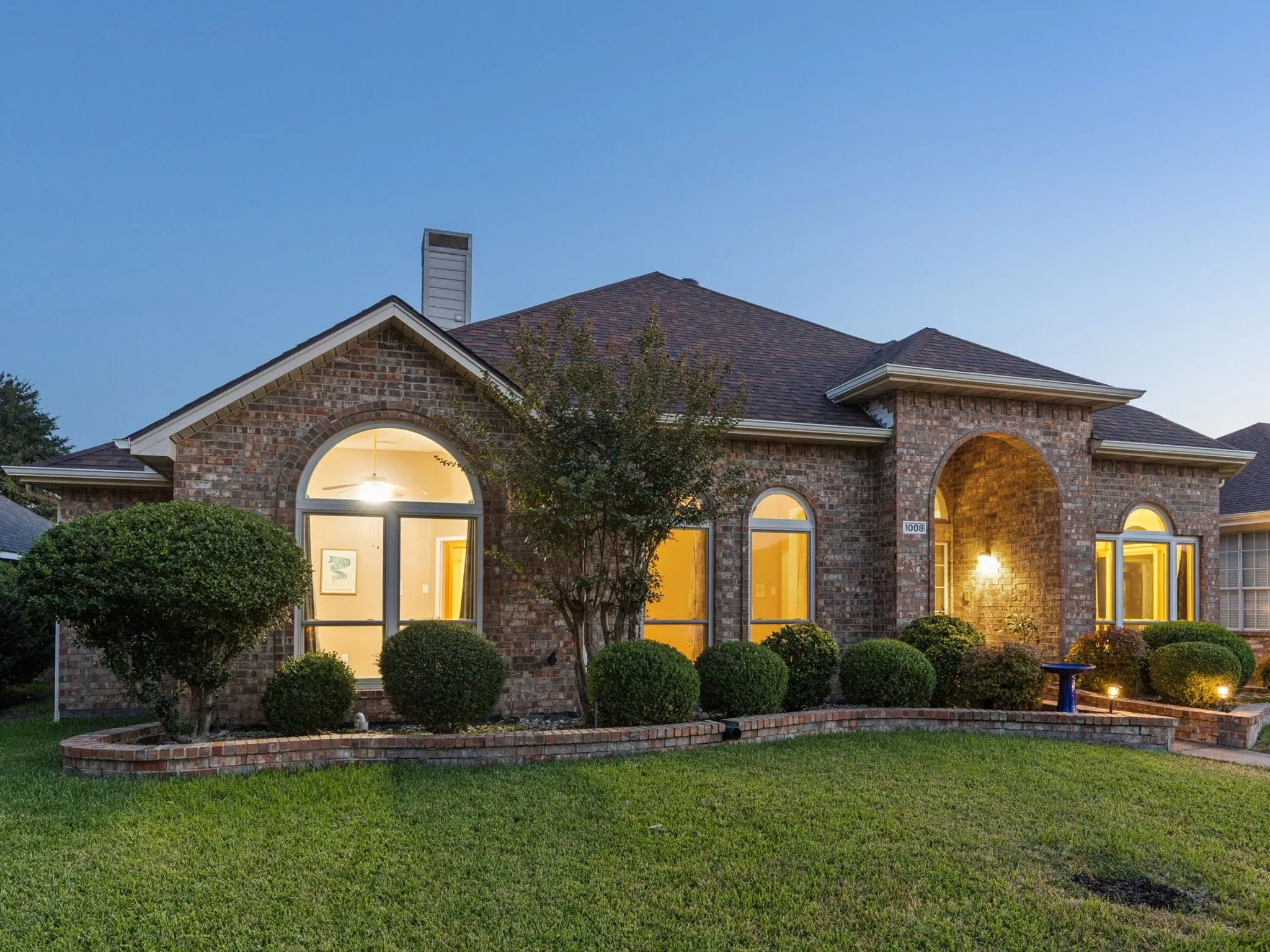 Single Family Residence For Sale in Dallas County , 1008 E Grubb Drive, Mesquite, Texas 75149, 3 Bedroom, 2 Bathroom, 2 Garage spaces, 2,495 Sqft, built in 1994, mls#21401168, Real Estate Agent in Mesquite, Homes For Sale in Dallas county, Homes For Sale in Mesquite, Realtor in Mesquite Texas, Real Estate Brokerage Independent Realty Texas, Luminita Cordes Realtor