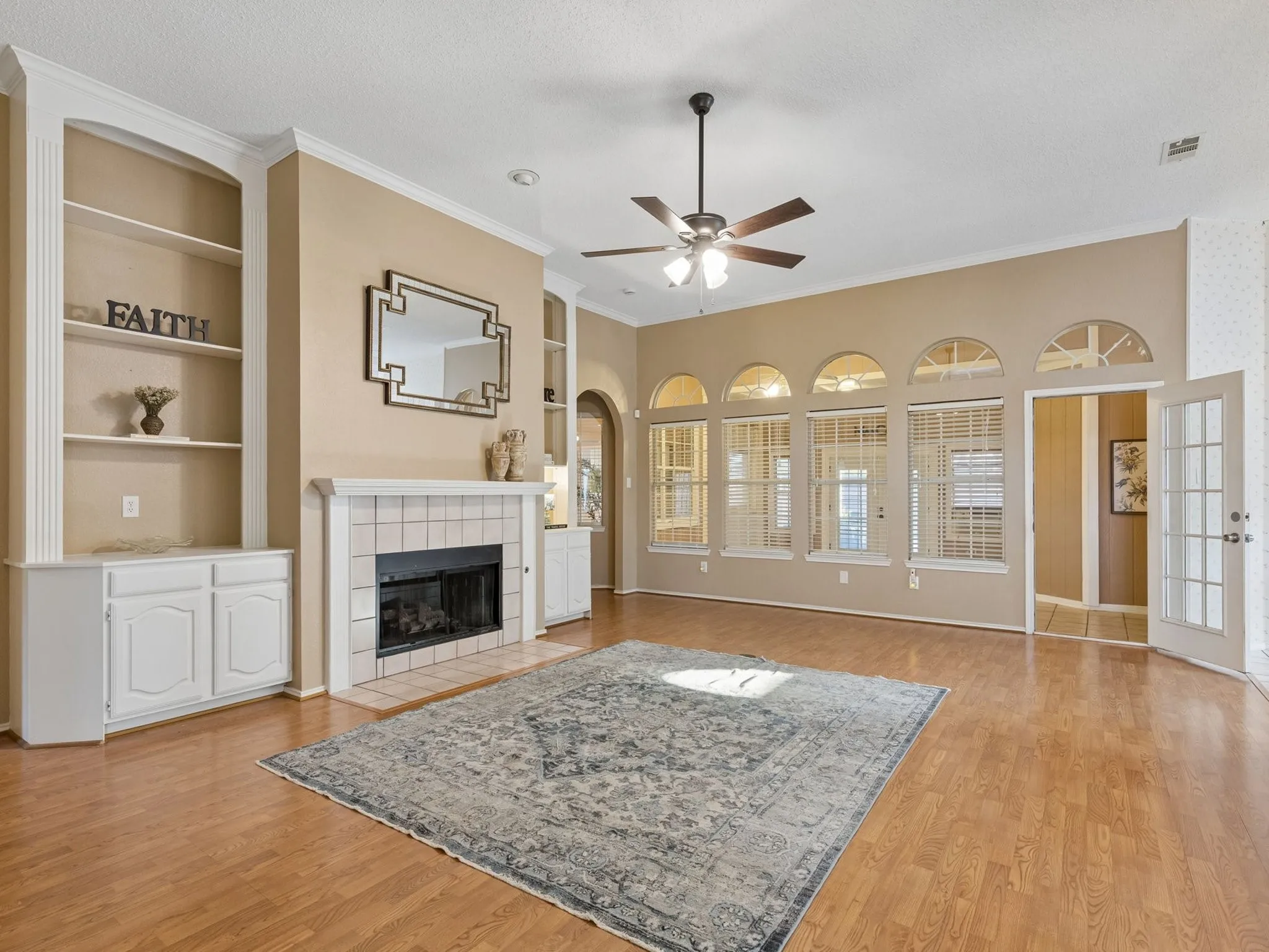 Single Family Residence For Sale in Dallas County , 1008 E Grubb Drive, Mesquite, Texas 75149, 3 Bedroom, 2 Bathroom, 2 Garage spaces, 2,495 Sqft, built in 1994, mls#21401168, Real Estate Agent in Mesquite, Homes For Sale in Dallas county, Homes For Sale in Mesquite, Realtor in Mesquite Texas, Real Estate Brokerage Independent Realty Texas, Luminita Cordes Realtor