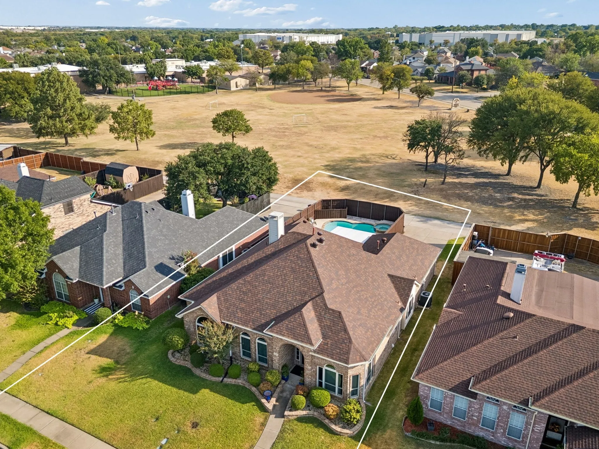 Single Family Residence For Sale in Dallas County , 1008 E Grubb Drive, Mesquite, Texas 75149, 3 Bedroom, 2 Bathroom, 2 Garage spaces, 2,495 Sqft, built in 1994, mls#21401168, Real Estate Agent in Mesquite, Homes For Sale in Dallas county, Homes For Sale in Mesquite, Realtor in Mesquite Texas, Real Estate Brokerage Independent Realty Texas, Luminita Cordes Realtor