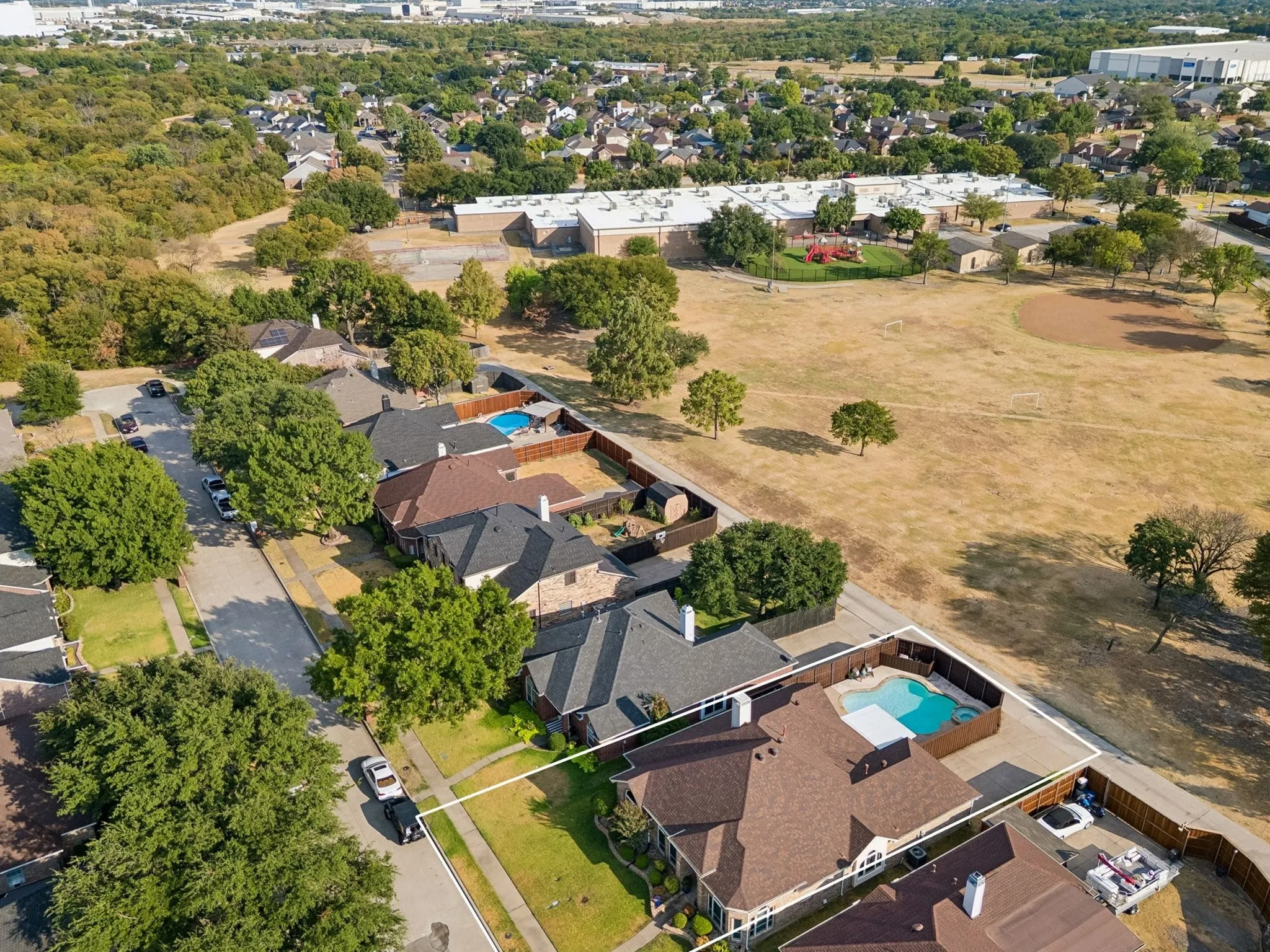 Single Family Residence For Sale in Dallas County , 1008 E Grubb Drive, Mesquite, Texas 75149, 3 Bedroom, 2 Bathroom, 2 Garage spaces, 2,495 Sqft, built in 1994, mls#21401168, Real Estate Agent in Mesquite, Homes For Sale in Dallas county, Homes For Sale in Mesquite, Realtor in Mesquite Texas, Real Estate Brokerage Independent Realty Texas, Luminita Cordes Realtor