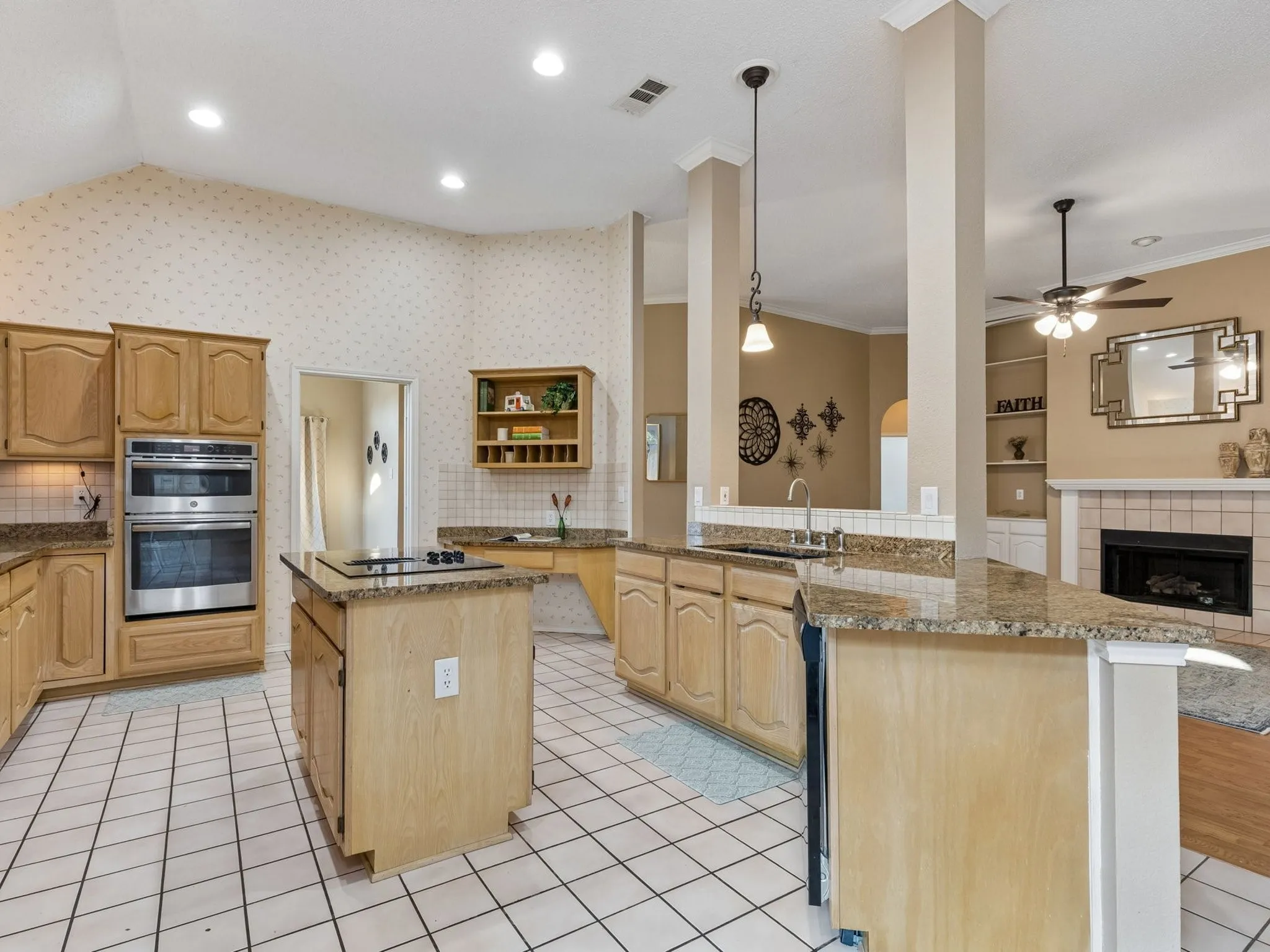Single Family Residence For Sale in Dallas County , 1008 E Grubb Drive, Mesquite, Texas 75149, 3 Bedroom, 2 Bathroom, 2 Garage spaces, 2,495 Sqft, built in 1994, mls#21401168, Real Estate Agent in Mesquite, Homes For Sale in Dallas county, Homes For Sale in Mesquite, Realtor in Mesquite Texas, Real Estate Brokerage Independent Realty Texas, Luminita Cordes Realtor