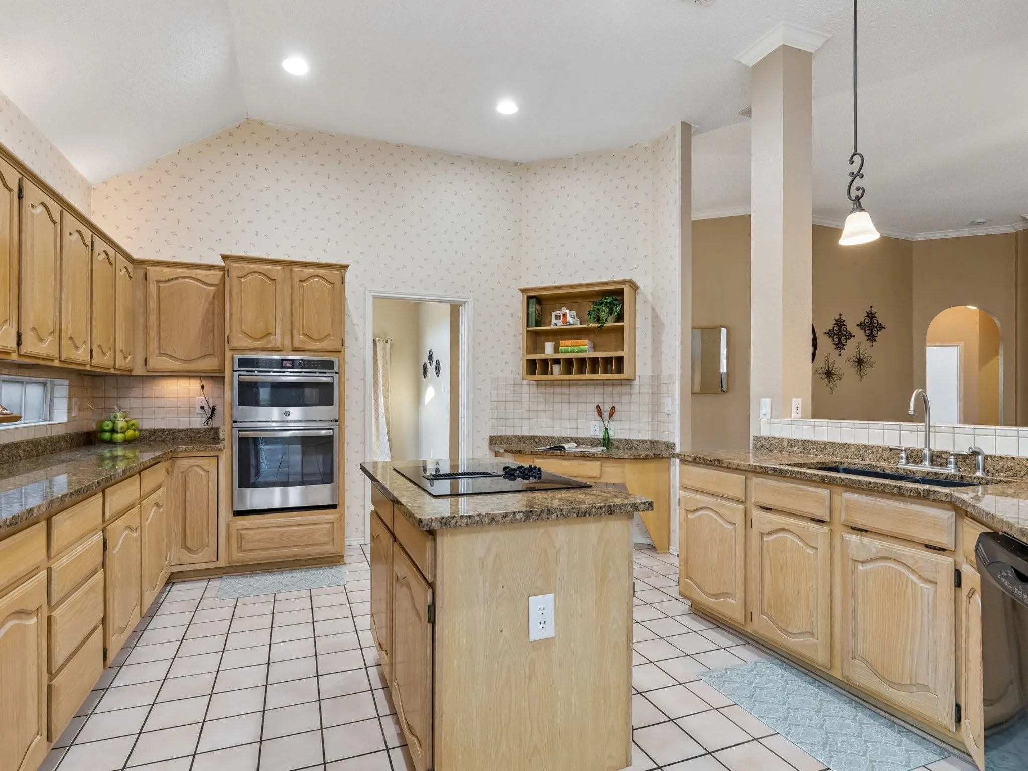 Single Family Residence For Sale in Dallas County , 1008 E Grubb Drive, Mesquite, Texas 75149, 3 Bedroom, 2 Bathroom, 2 Garage spaces, 2,495 Sqft, built in 1994, mls#21401168, Real Estate Agent in Mesquite, Homes For Sale in Dallas county, Homes For Sale in Mesquite, Realtor in Mesquite Texas, Real Estate Brokerage Independent Realty Texas, Luminita Cordes Realtor