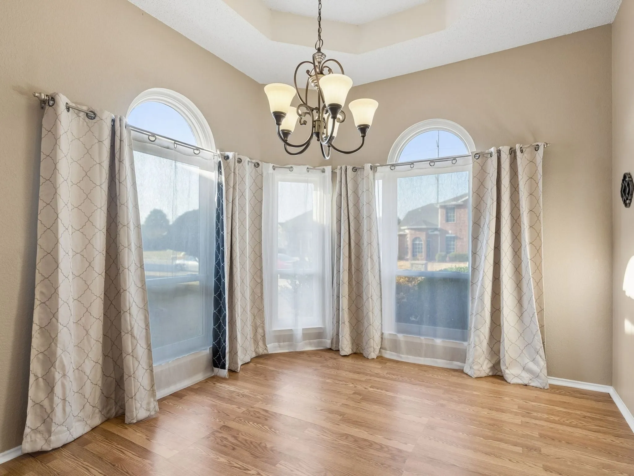 Single Family Residence For Sale in Dallas County , 1008 E Grubb Drive, Mesquite, Texas 75149, 3 Bedroom, 2 Bathroom, 2 Garage spaces, 2,495 Sqft, built in 1994, mls#21401168, Real Estate Agent in Mesquite, Homes For Sale in Dallas county, Homes For Sale in Mesquite, Realtor in Mesquite Texas, Real Estate Brokerage Independent Realty Texas, Luminita Cordes Realtor