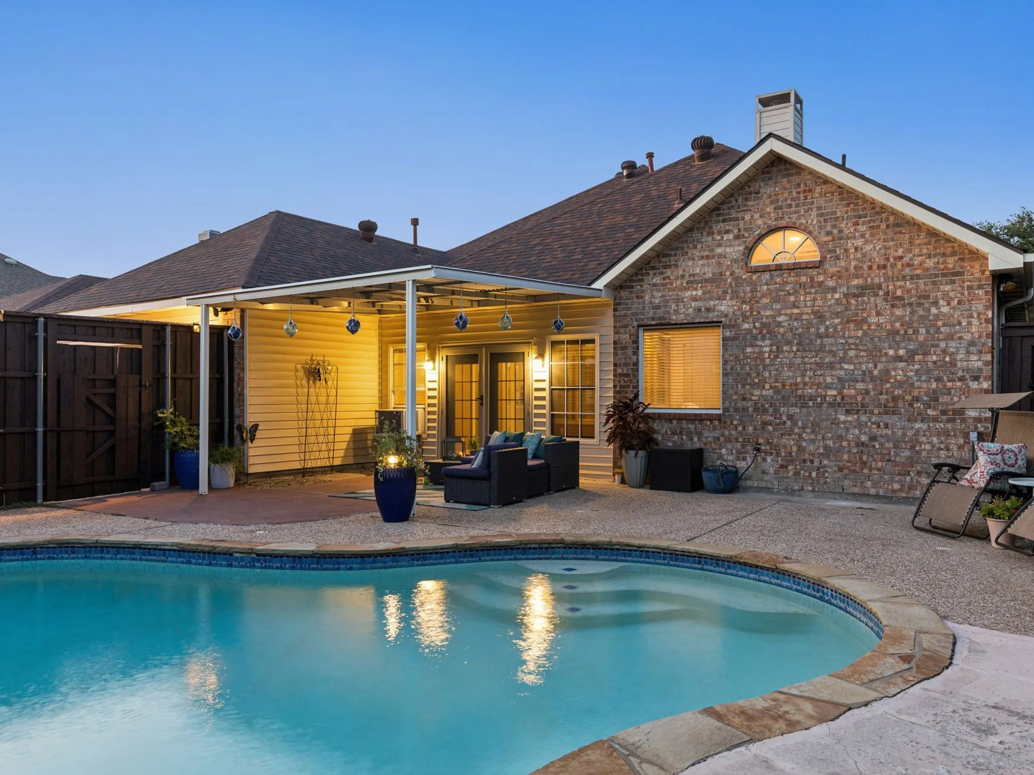 Single Family Residence For Sale in Dallas County , 1008 E Grubb Drive, Mesquite, Texas 75149, 3 Bedroom, 2 Bathroom, 2 Garage spaces, 2,495 Sqft, built in 1994, mls#21401168, Real Estate Agent in Mesquite, Homes For Sale in Dallas county, Homes For Sale in Mesquite, Realtor in Mesquite Texas, Real Estate Brokerage Independent Realty Texas, Luminita Cordes Realtor
