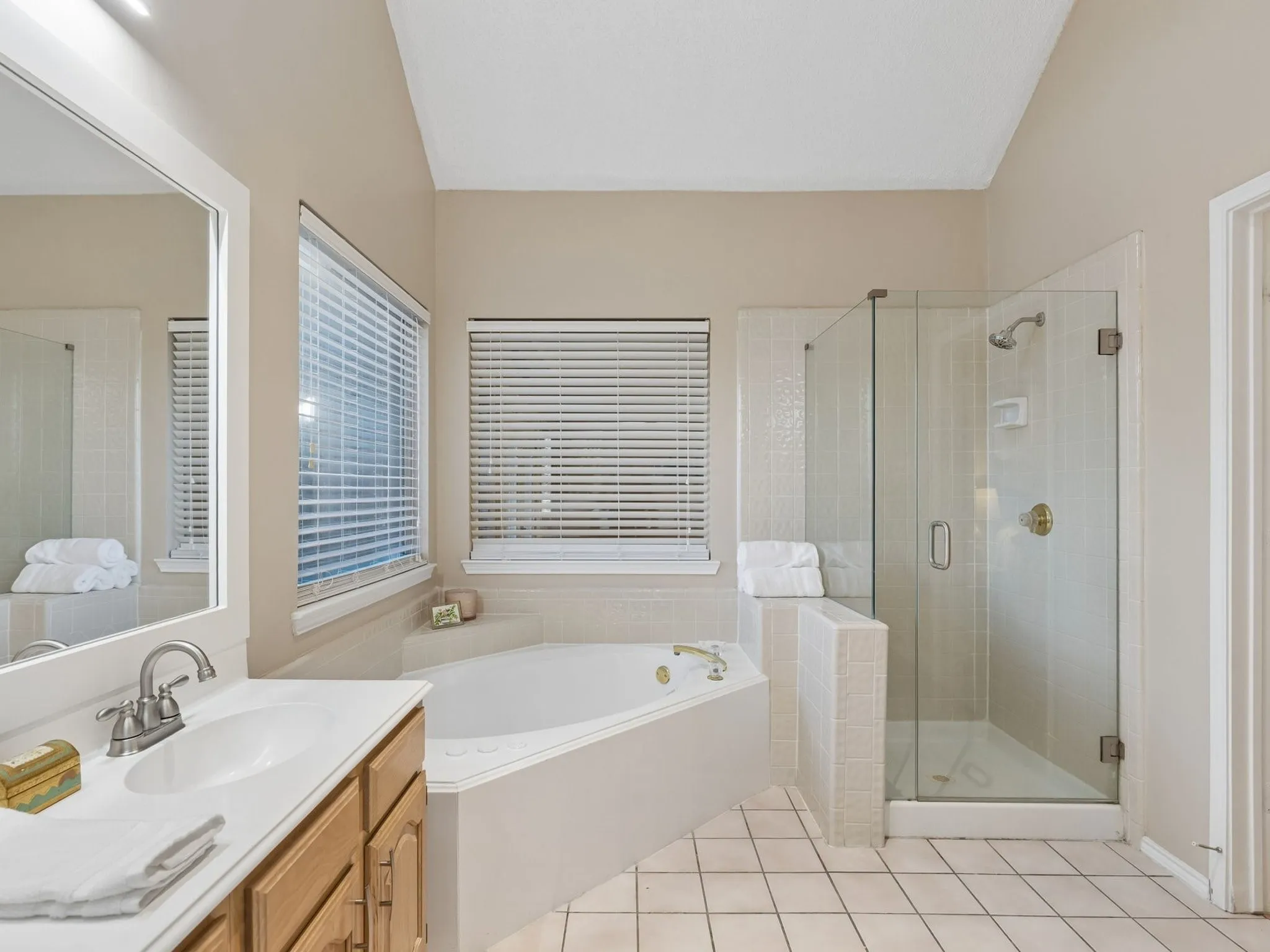 Single Family Residence For Sale in Dallas County , 1008 E Grubb Drive, Mesquite, Texas 75149, 3 Bedroom, 2 Bathroom, 2 Garage spaces, 2,495 Sqft, built in 1994, mls#21401168, Real Estate Agent in Mesquite, Homes For Sale in Dallas county, Homes For Sale in Mesquite, Realtor in Mesquite Texas, Real Estate Brokerage Independent Realty Texas, Luminita Cordes Realtor