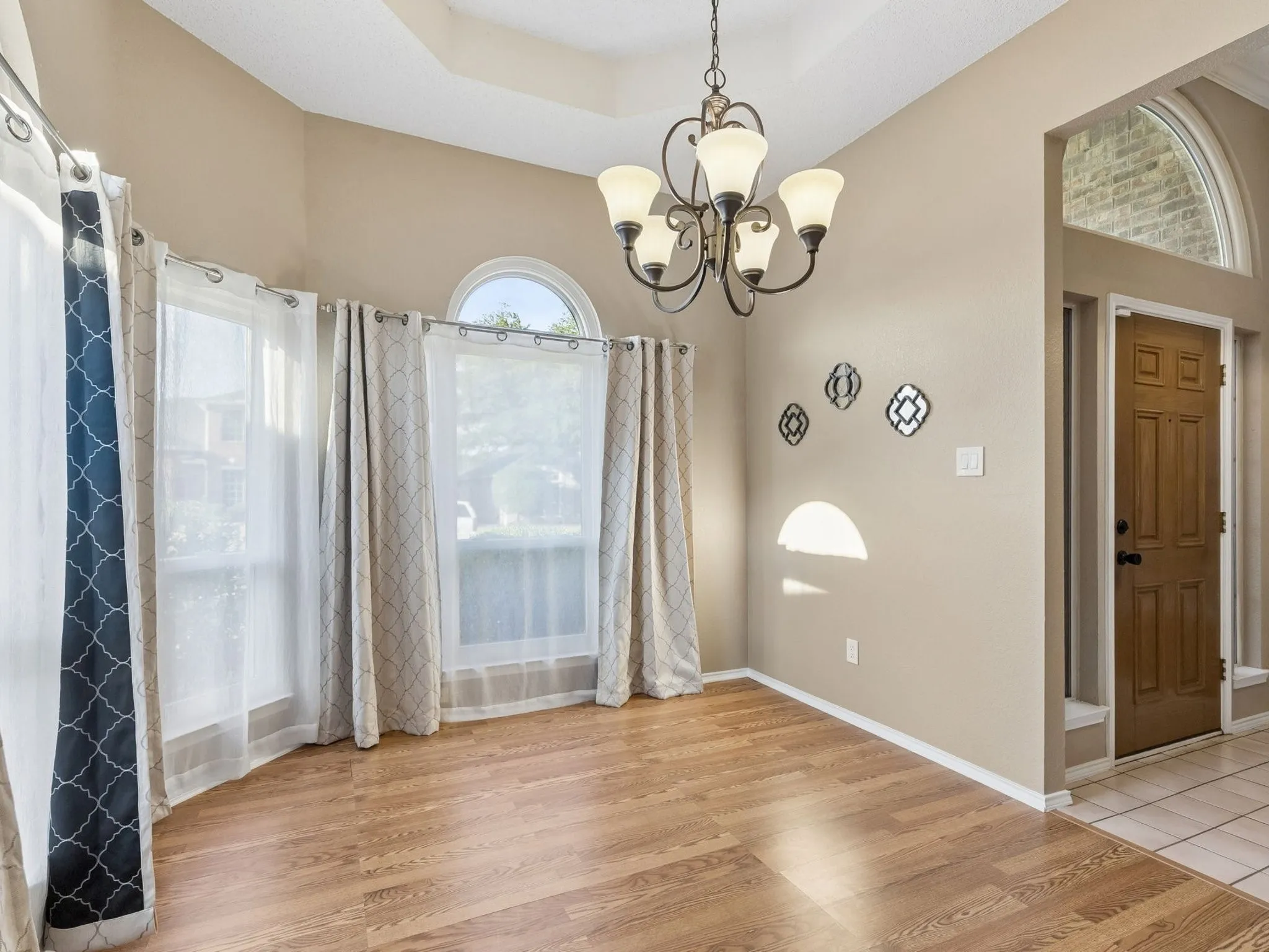 Single Family Residence For Sale in Dallas County , 1008 E Grubb Drive, Mesquite, Texas 75149, 3 Bedroom, 2 Bathroom, 2 Garage spaces, 2,495 Sqft, built in 1994, mls#21401168, Real Estate Agent in Mesquite, Homes For Sale in Dallas county, Homes For Sale in Mesquite, Realtor in Mesquite Texas, Real Estate Brokerage Independent Realty Texas, Luminita Cordes Realtor