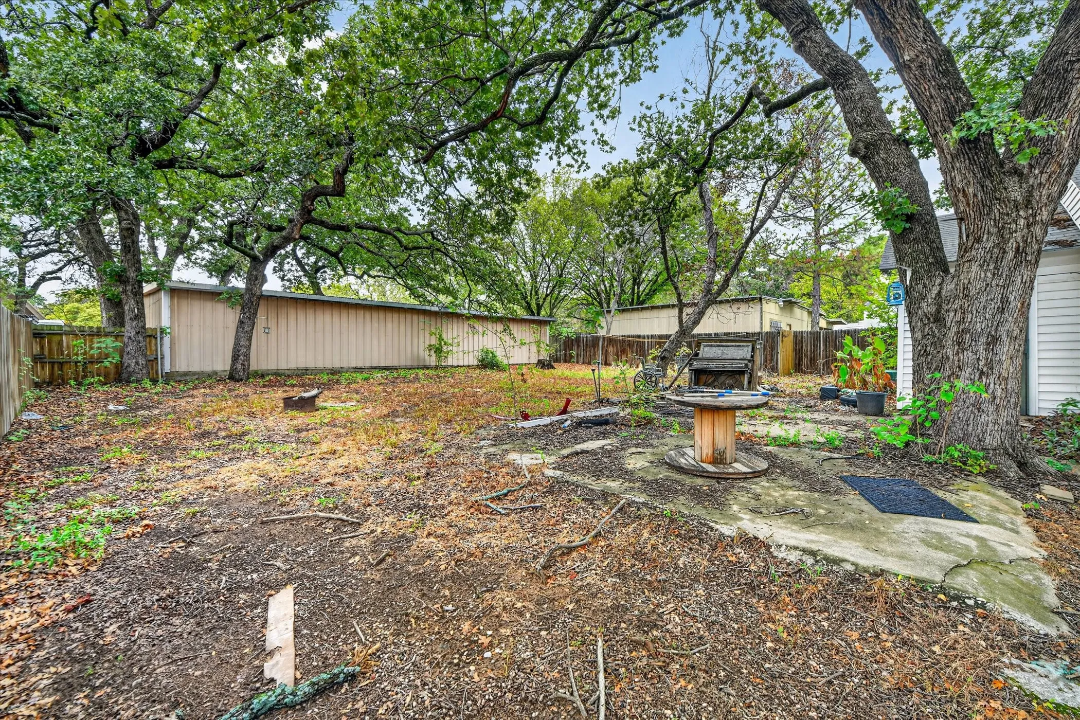 Single Family Residence For Sale in Tarrant County , 3009 Caddo Trail, Lake Worth, Texas 76135, 3 Bedroom, 2 Bathroom, Garage spaces, 1,352 Sqft, built in 1975, mls#21400194, Real Estate Agent in Lake Worth, Homes For Sale in Tarrant county, Homes For Sale in Lake Worth, Realtor in Lake Worth Texas, Real Estate Brokerage Independent Realty Texas, Luminita Cordes Realtor