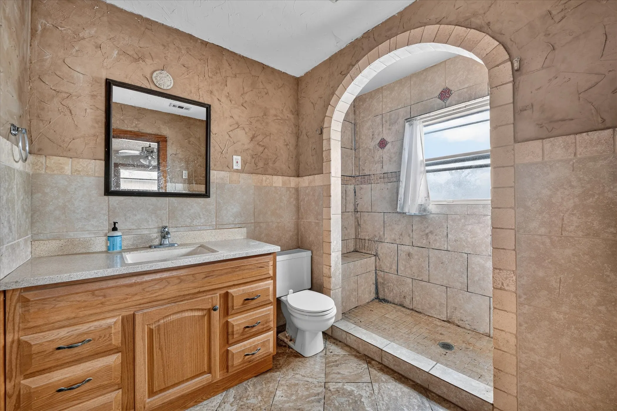Single Family Residence For Sale in Tarrant County , 3009 Caddo Trail, Lake Worth, Texas 76135, 3 Bedroom, 2 Bathroom, Garage spaces, 1,352 Sqft, built in 1975, mls#21400194, Real Estate Agent in Lake Worth, Homes For Sale in Tarrant county, Homes For Sale in Lake Worth, Realtor in Lake Worth Texas, Real Estate Brokerage Independent Realty Texas, Luminita Cordes Realtor