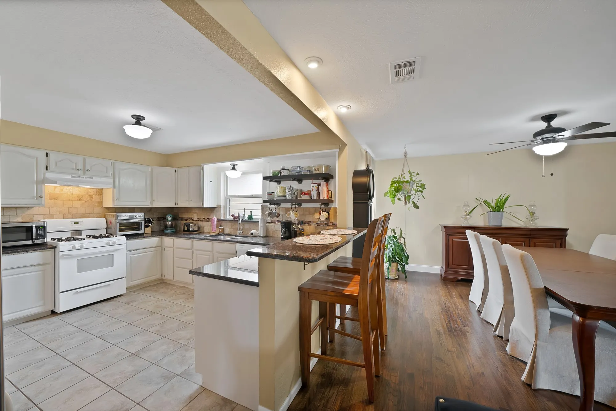 Single Family Residence For Sale in Tarrant County , 7112 Turner Terrace, North Richland Hills, Texas 76180, 3 Bedroom, 2 Bathroom, 1 Garage spaces, 2,534 Sqft, built in 1952, mls#21402802, Real Estate Agent in North Richland Hills, Homes For Sale in Tarrant county, Homes For Sale in North Richland Hills, Realtor in North Richland Hills Texas, Real Estate Brokerage Independent Realty Texas, Luminita Cordes Realtor